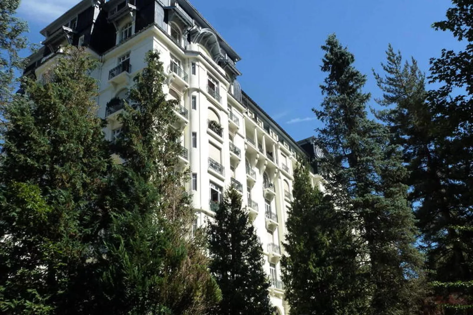 Résidence Majestic-Buitenkant zomer