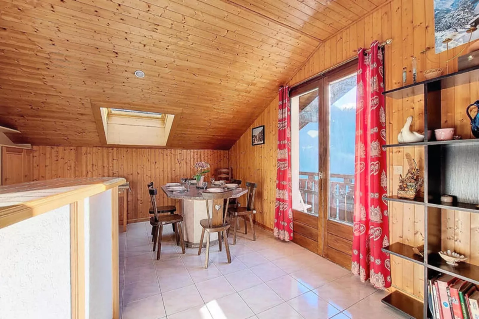 Appartements à Saint Jean d'Aulps-Eetkamer