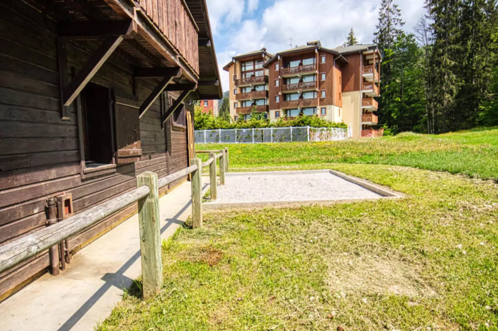 Chalet Poya-Tuinen zomer