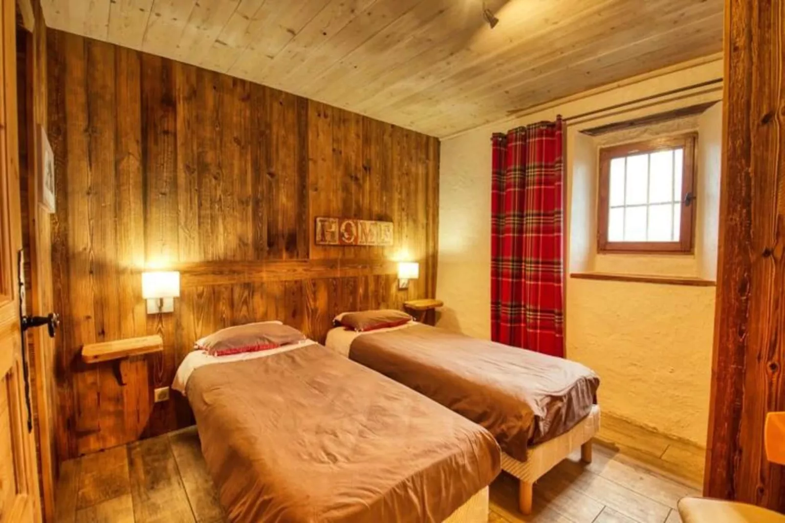 Résidence Le Laquis-Buitenkant zomer