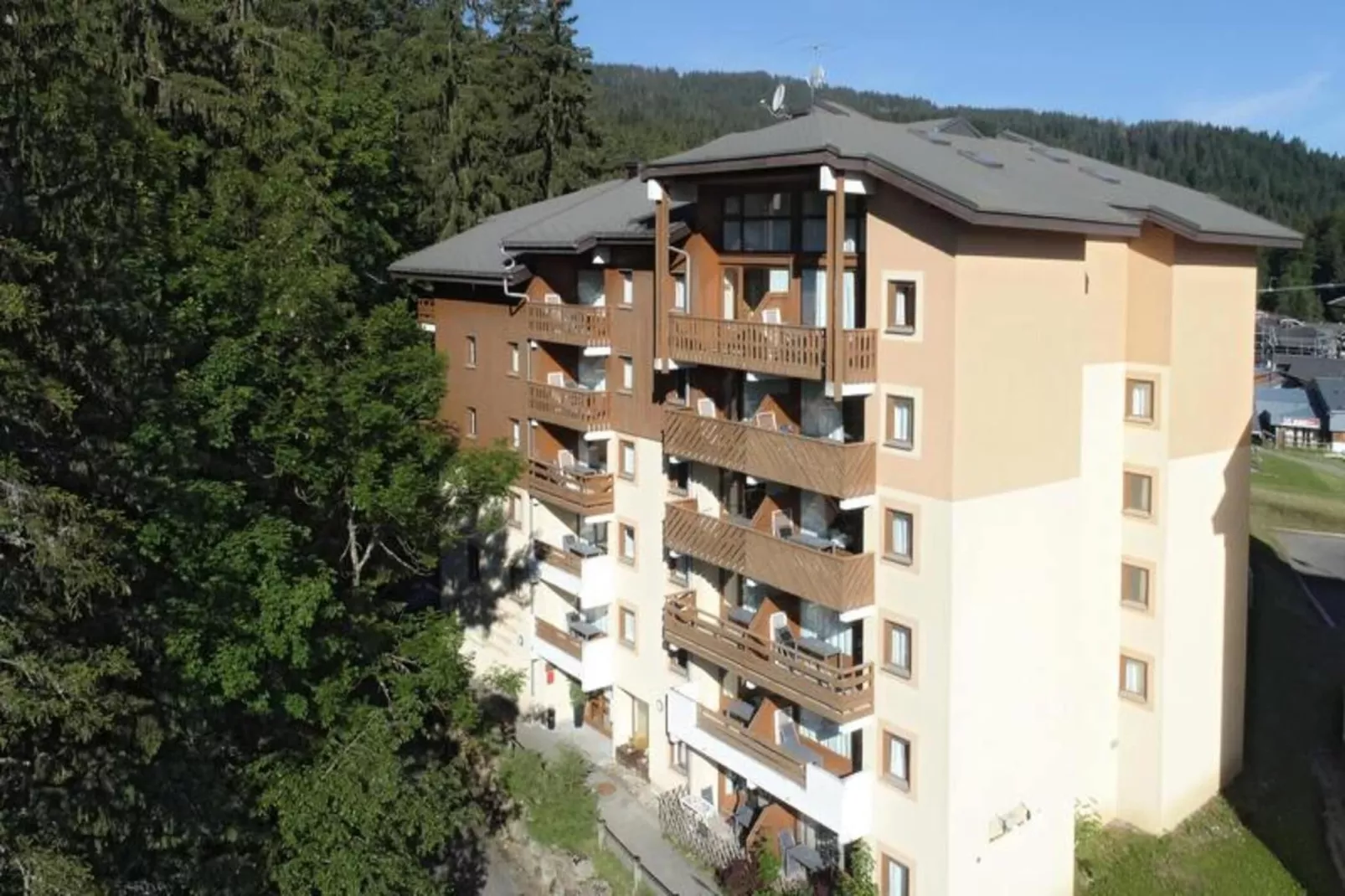 Résidence Odalys Le Buet**-Buitenkant zomer