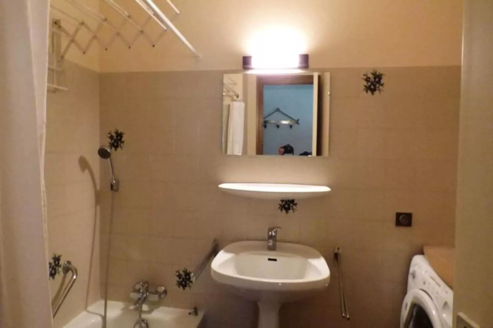 Résidence Charvet-Badkamer