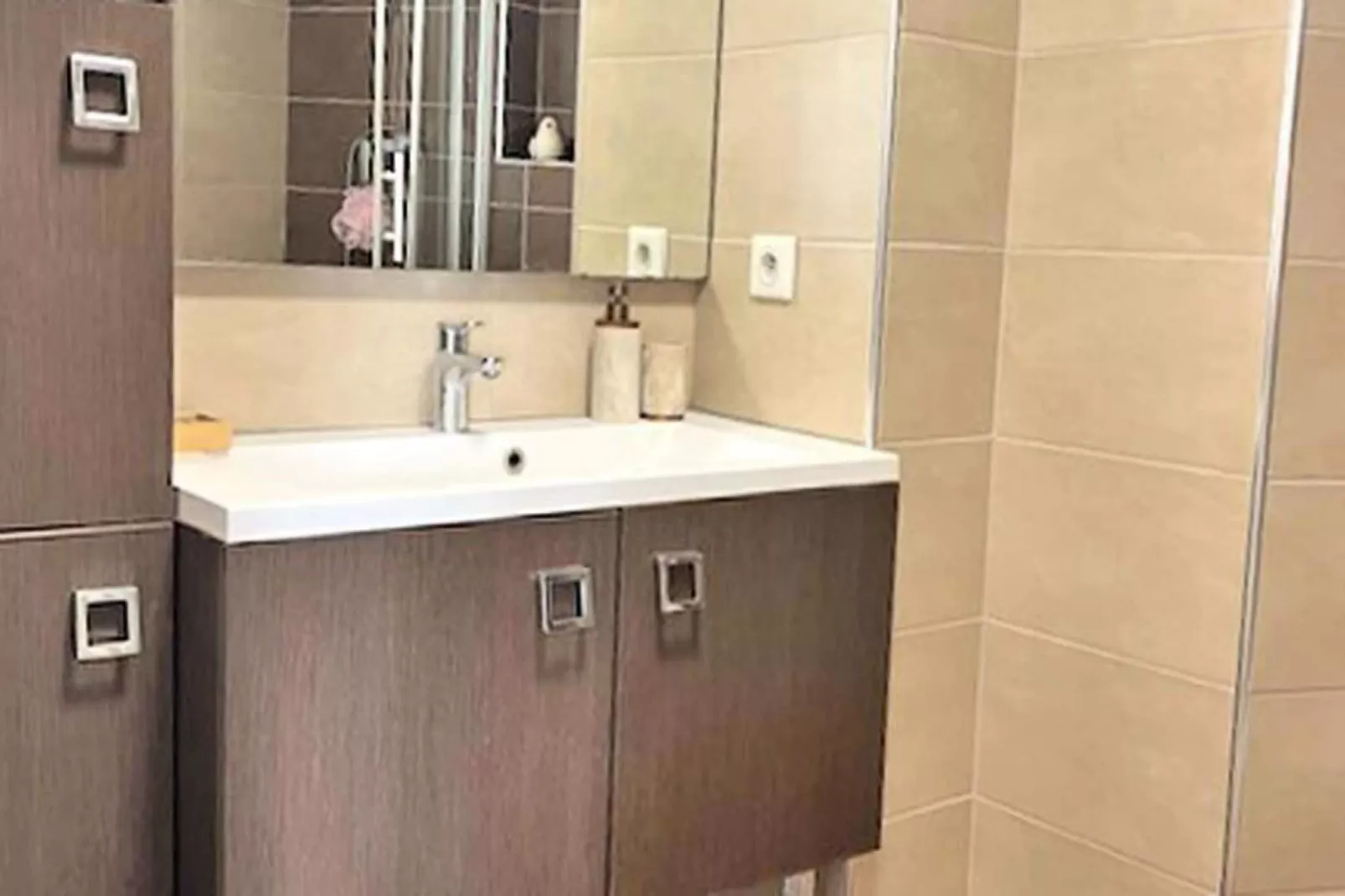 Résidence Suffren-Badkamer