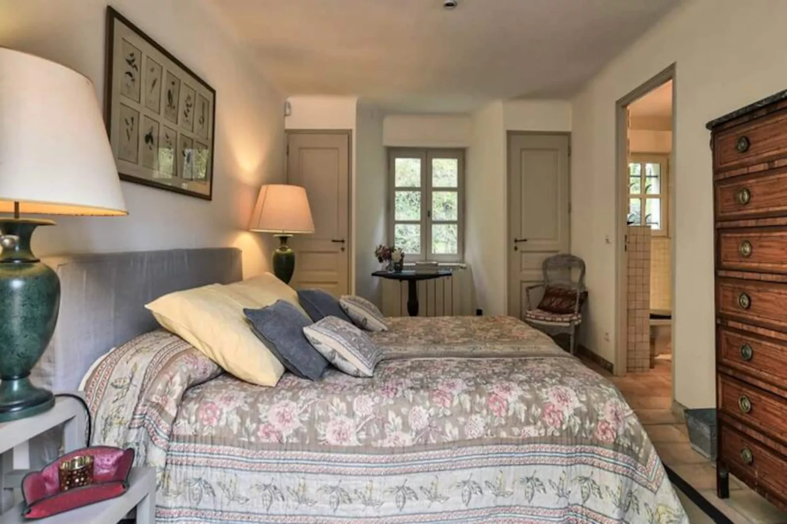 "le Mas Des Oliviers: Esprit Proven&ccedil;al Authentique"-Image-tags.