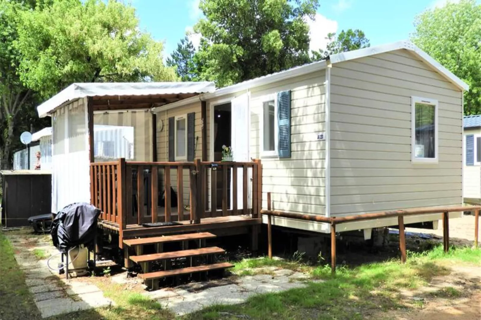 Mobil-home 6 pers. avec accès piscine et complexe aquatique-Buitenkant zomer