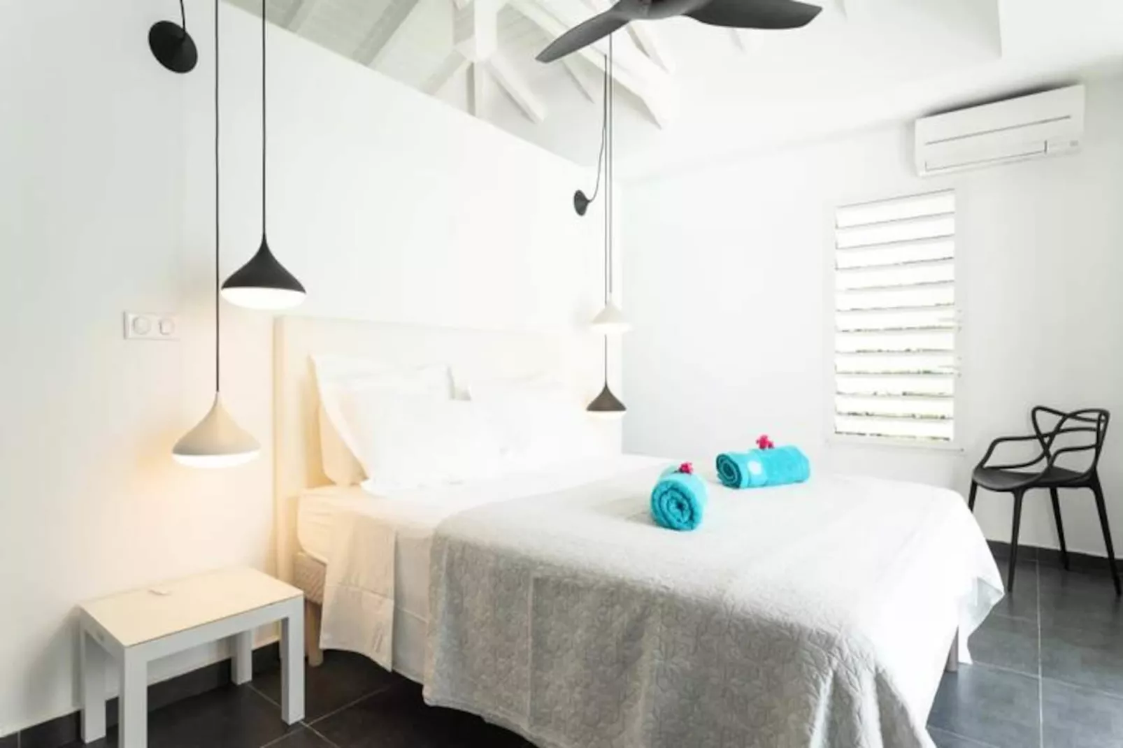 Villa Rosa-Image-tags.