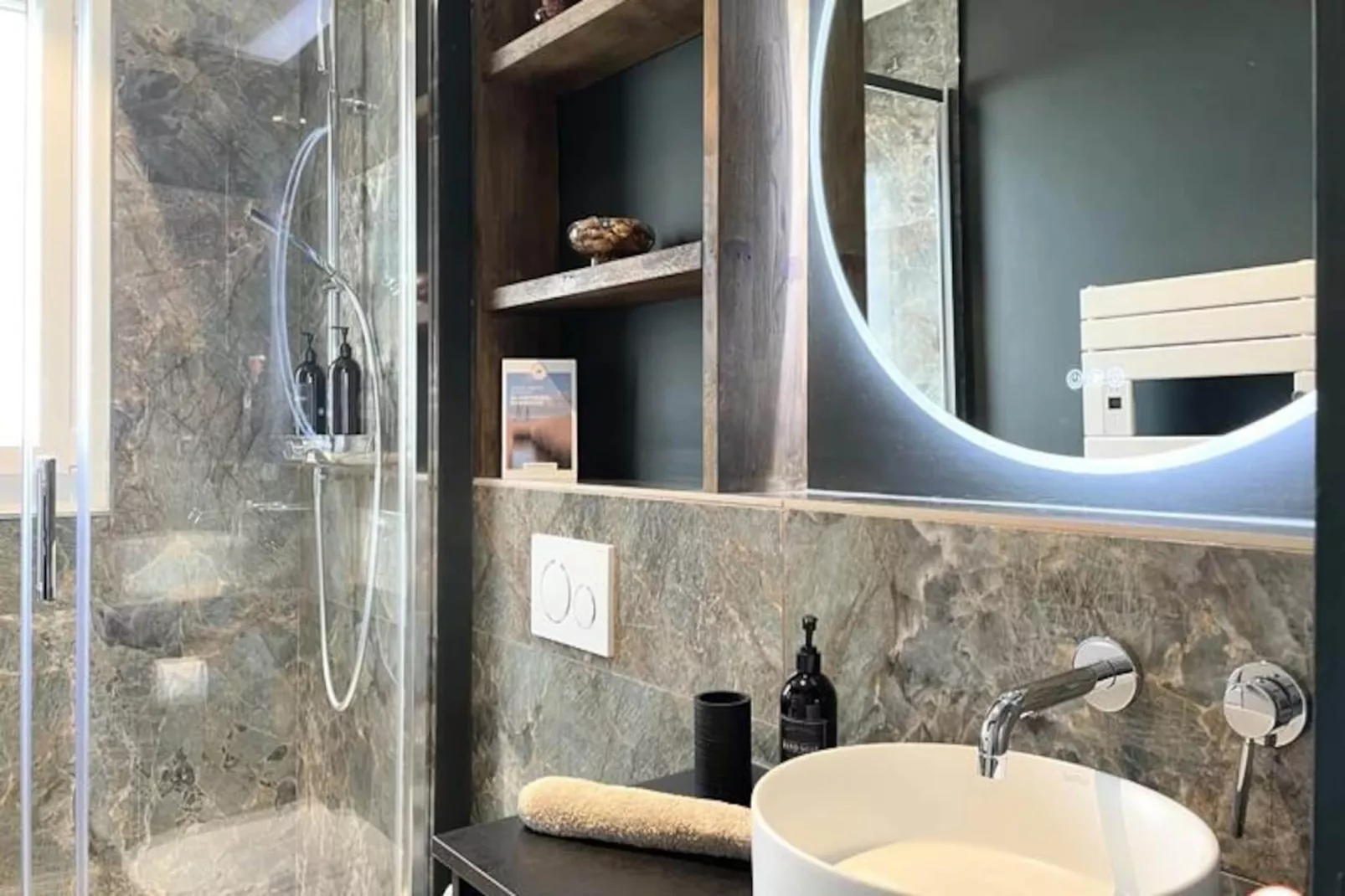 🌟 L'el&eacute;gance - Vue D&eacute;gag&eacute;e - Balcon - Parking-Image-tags.