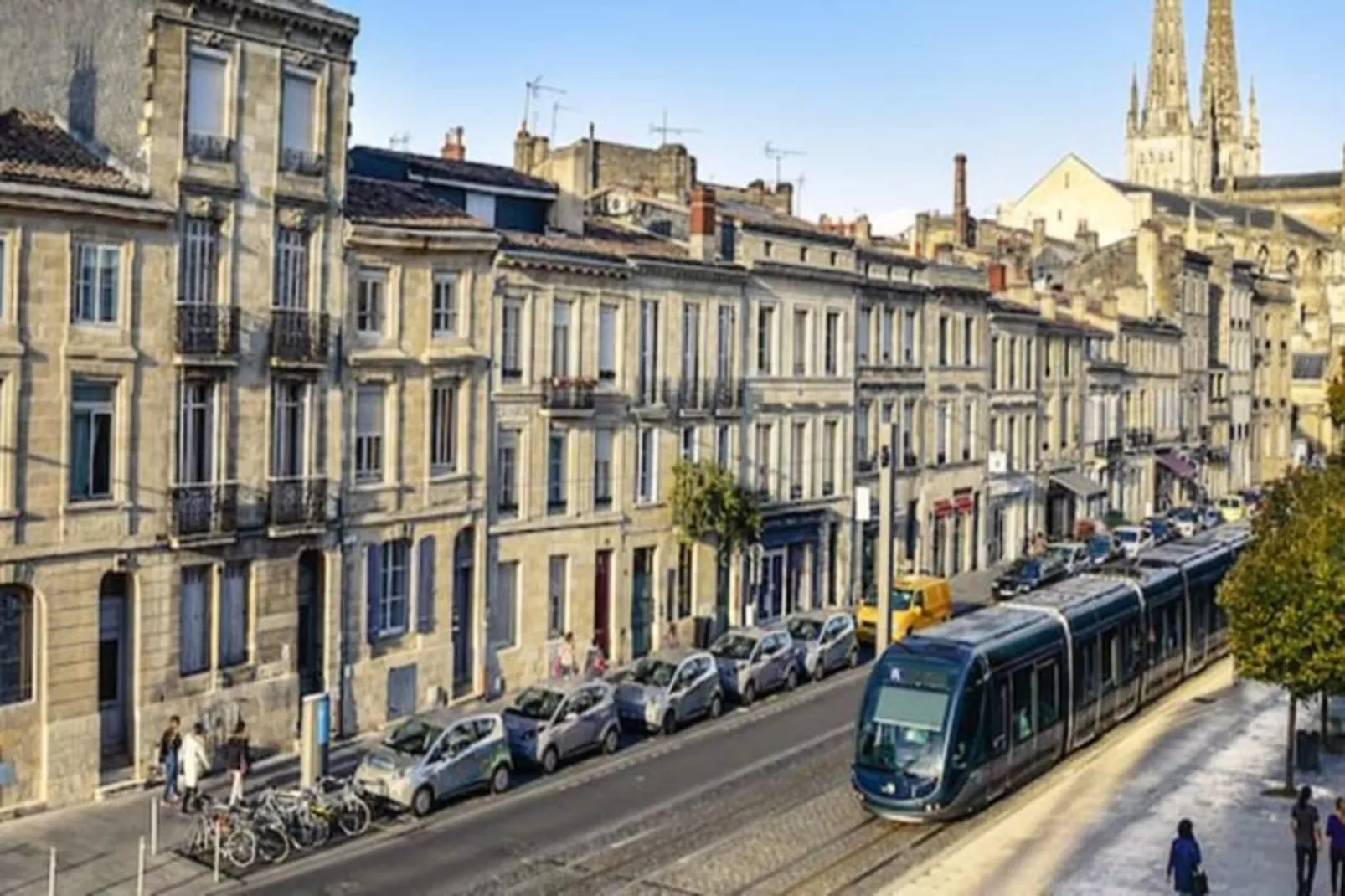 Bel Appartement Parfaitement R&eacute;nov&eacute; Pour 2, Face &agrave; La Gare Saint-jean-Gebieden zomer 1km