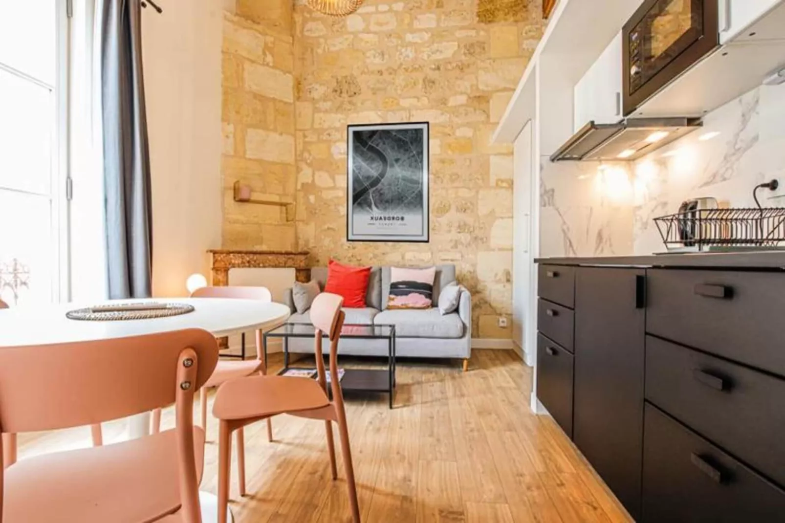 Appartement Avec Cachet En Duplex De 2 Chambres Situ&eacute; Vers La Gare St-jean-Slaapkamer