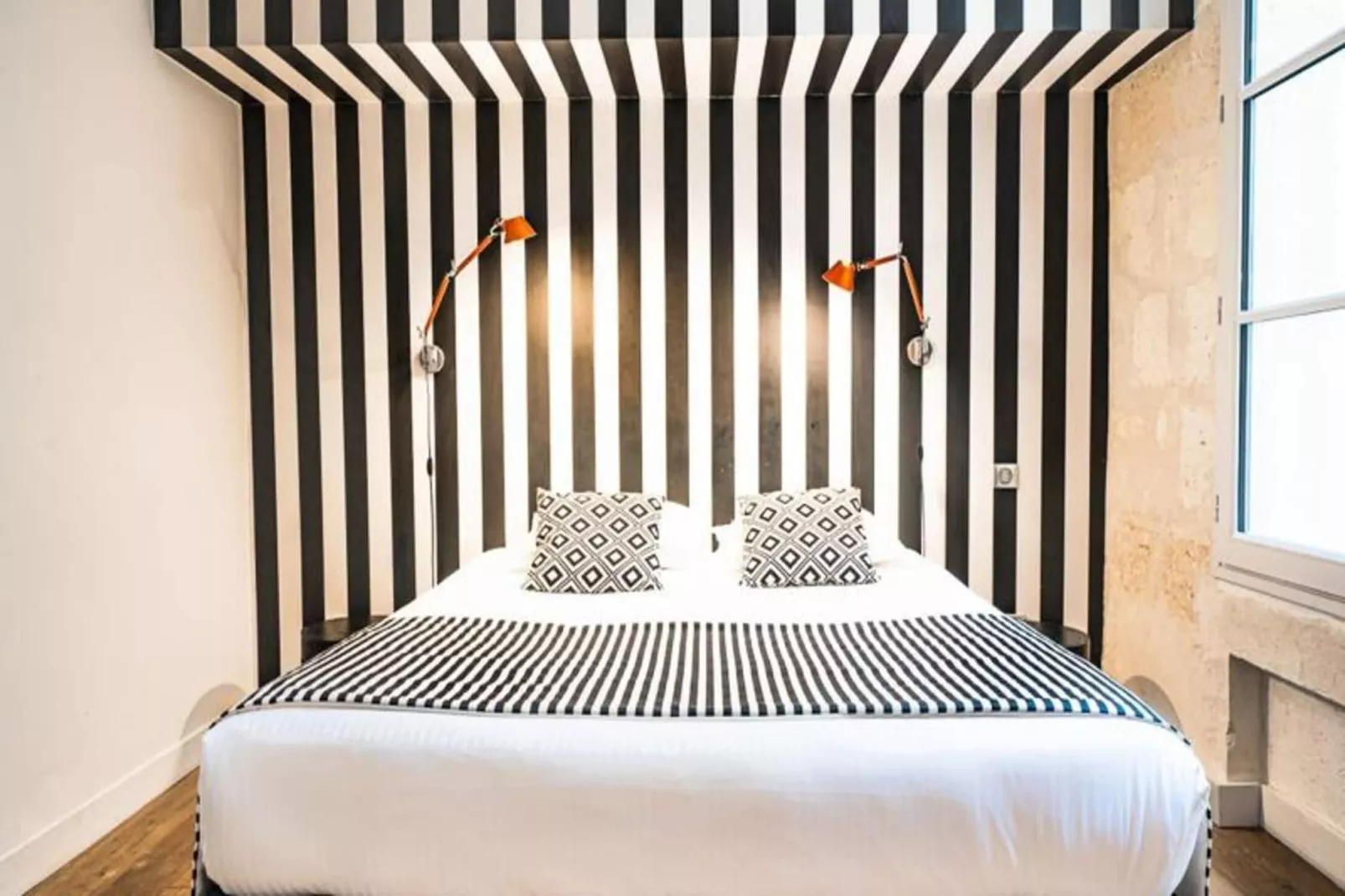 Magnifique Appartement 2 Chambres Avec Terrasse-Buitenkant zomer