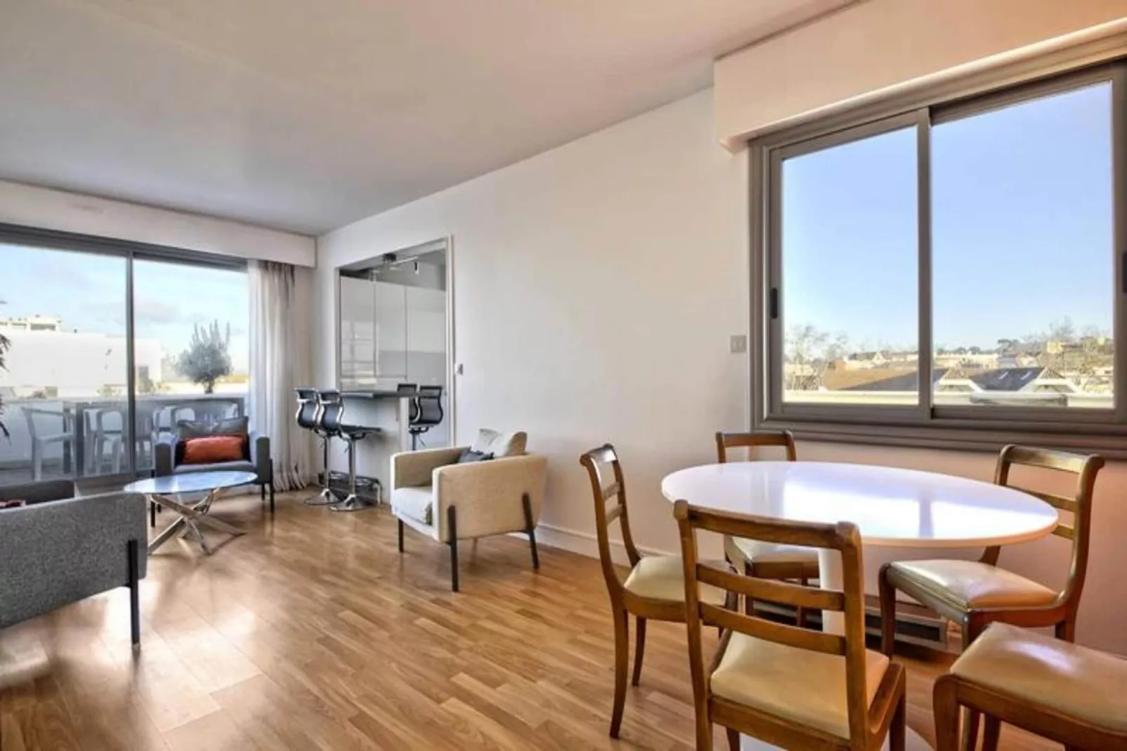 Résidence Les Perlières-Buitenkant zomer