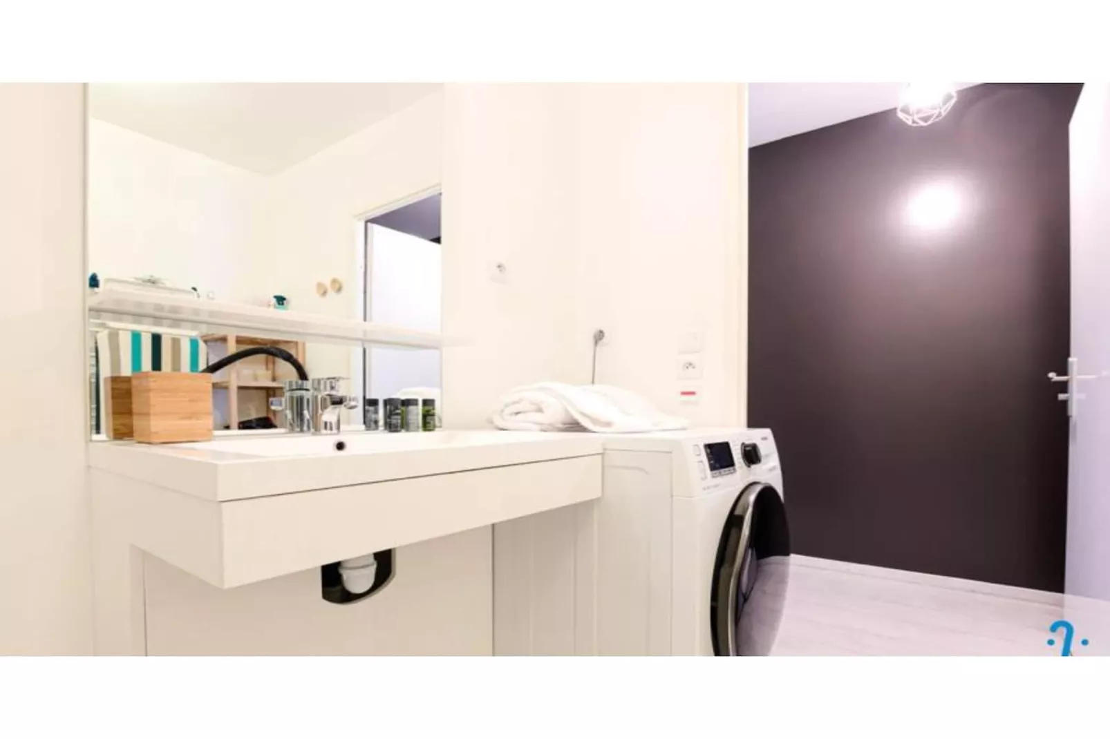 Appartement Charmant Et Moderne Pour 4 Avec Parking, Proche Cit&eacute; Du Vin-Woonkamer