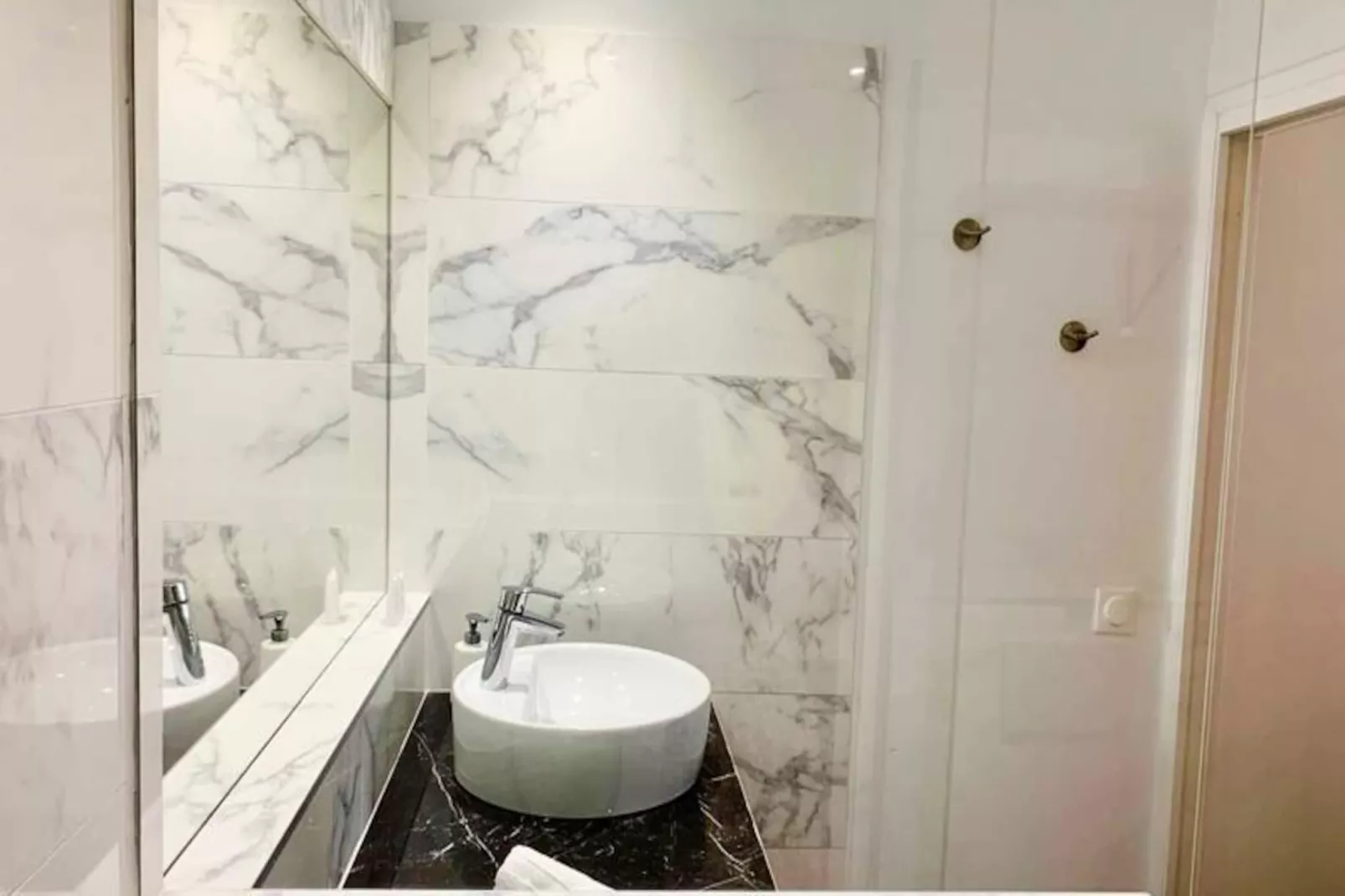 Home Chic Home - Les Suites De La Com&eacute;die - Suite1-Image-tags.