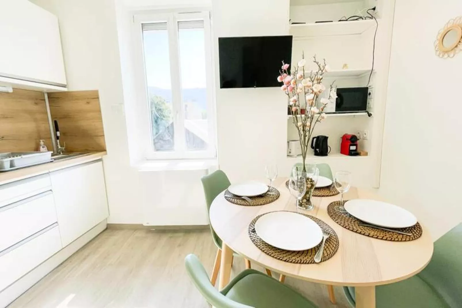 Le Duplex 🌞 Calme & R&eacute;nov&eacute;|-Eetkamer