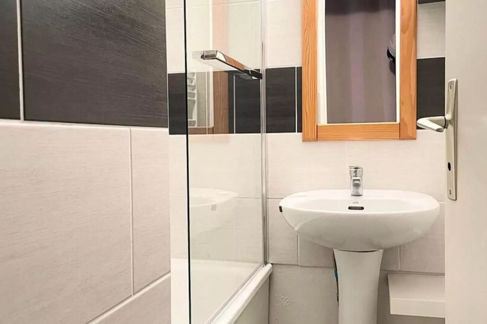 Résidence Arc En Ciel C-Badkamer