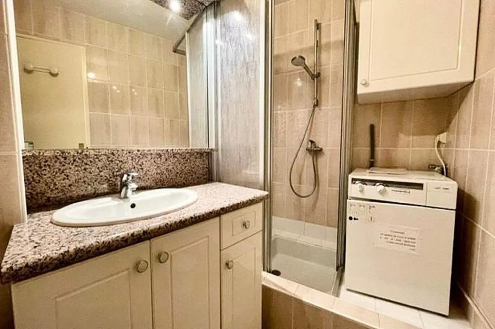 Résidence Bois D'amour-Badkamer