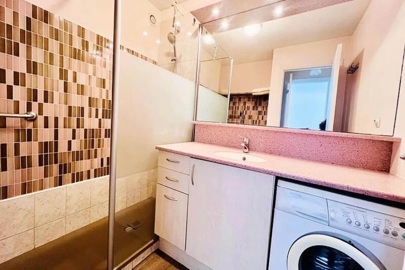 Résidence Conguel-Badkamer