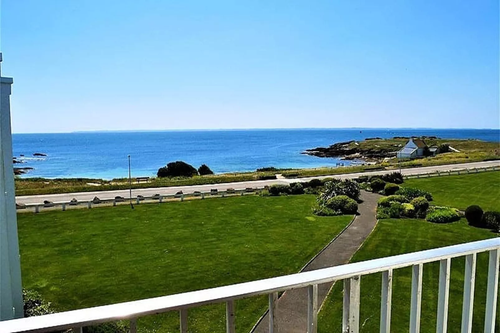 Résidence Les 3 Iles-Uitzicht zomer