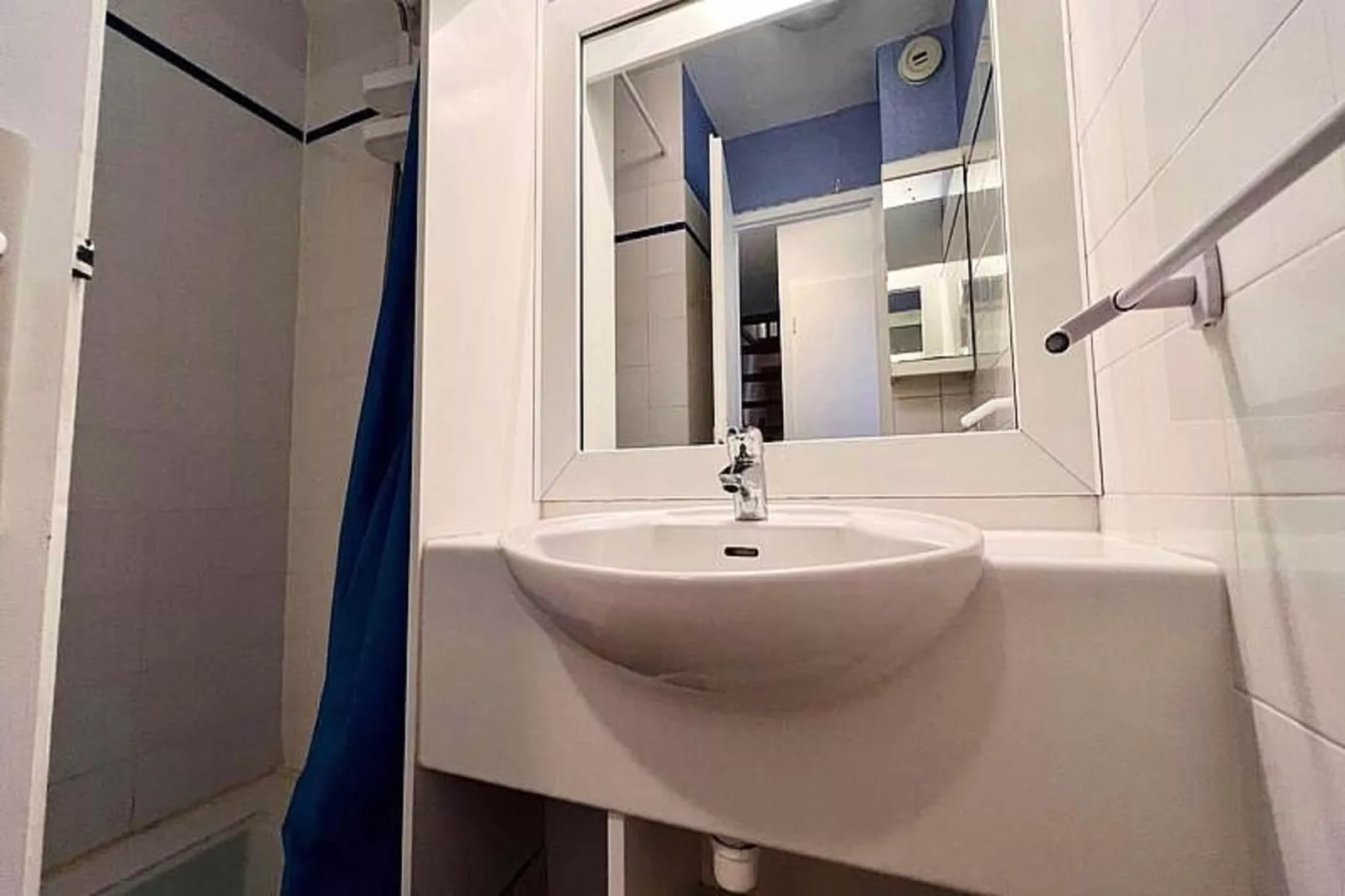 Résidence Parc Bois D'amour-Badkamer