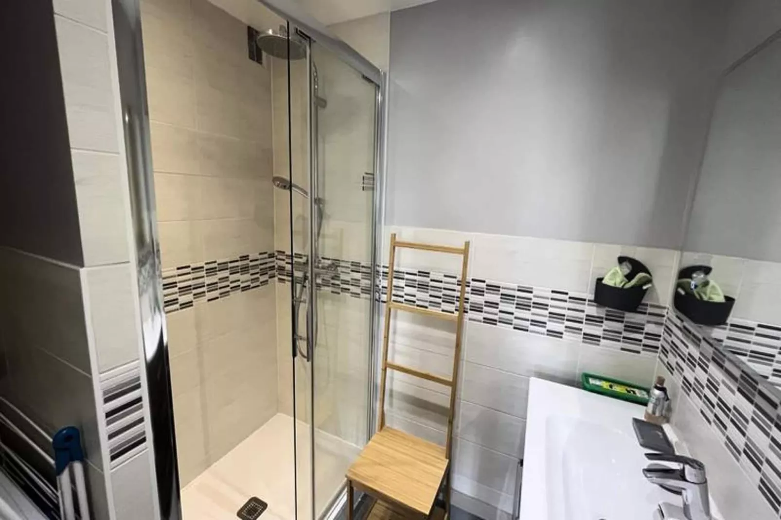 Superbe Appartement Avec Balcon, Garage, 3ch, &agrave; 5min De La Plage-Badkamer