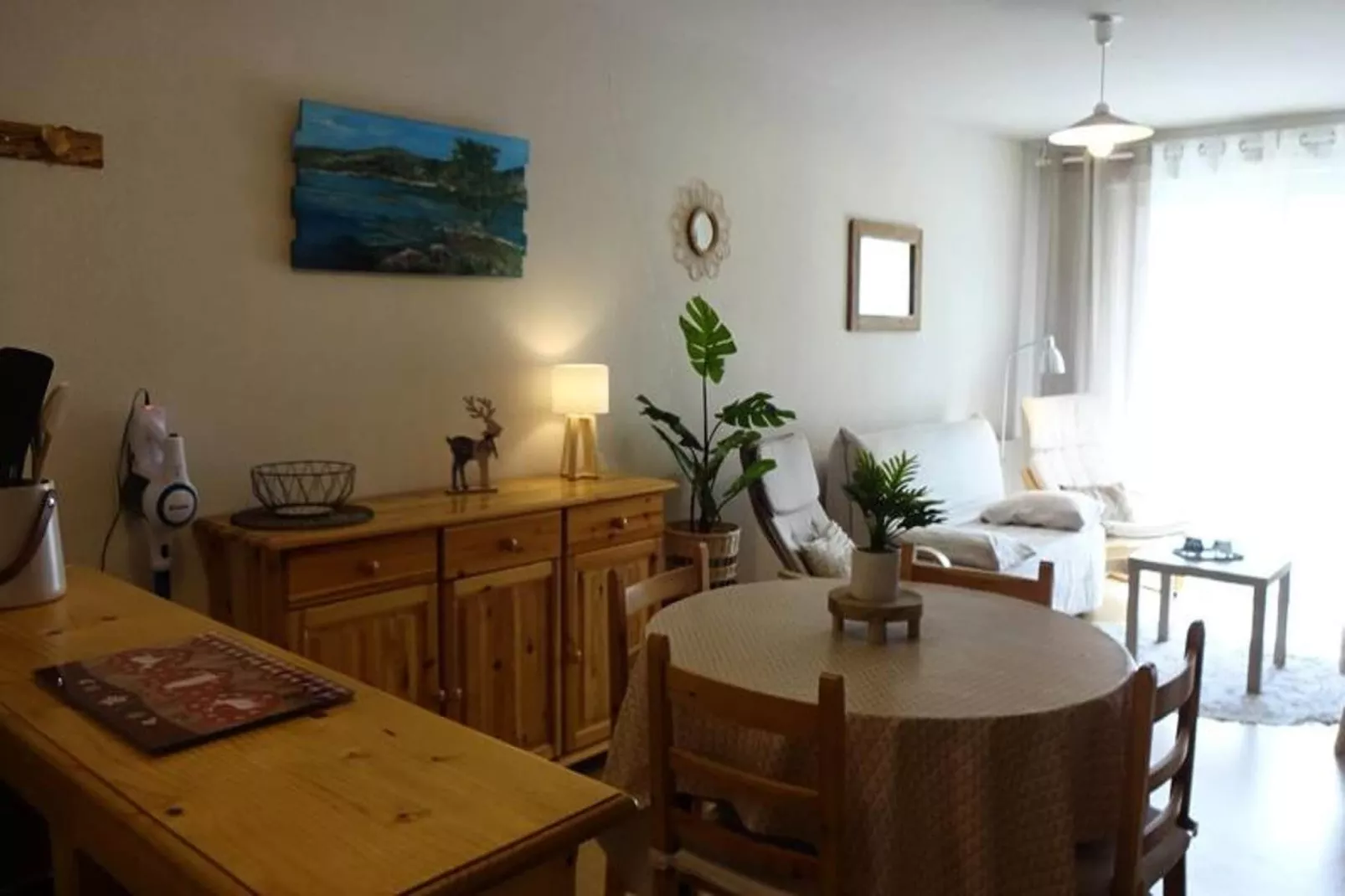 Résidence Montsegu-Eetkamer