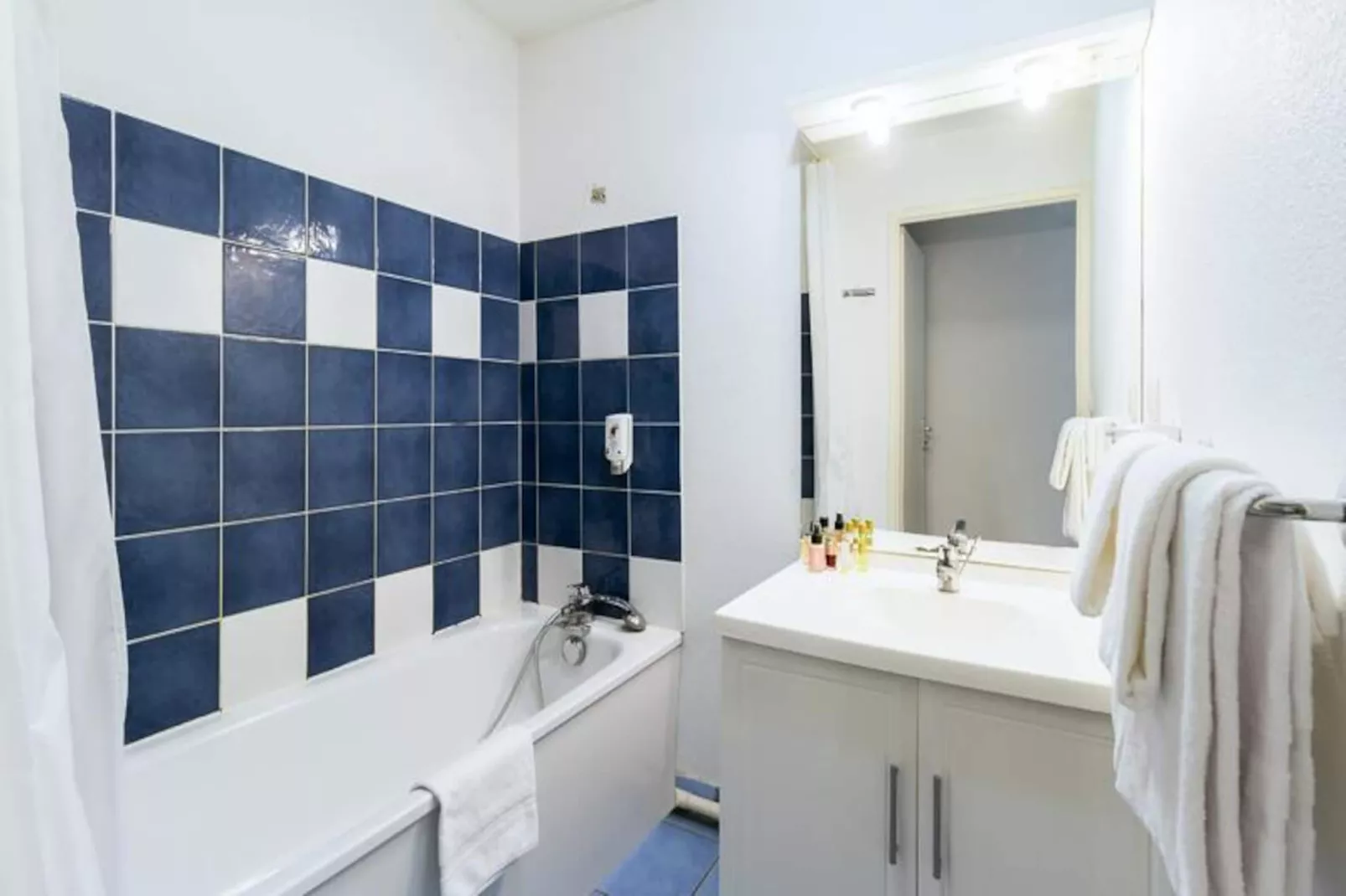 Appart'hôtel Garden & City Lyon - Lissieu 3*-Image-tags.