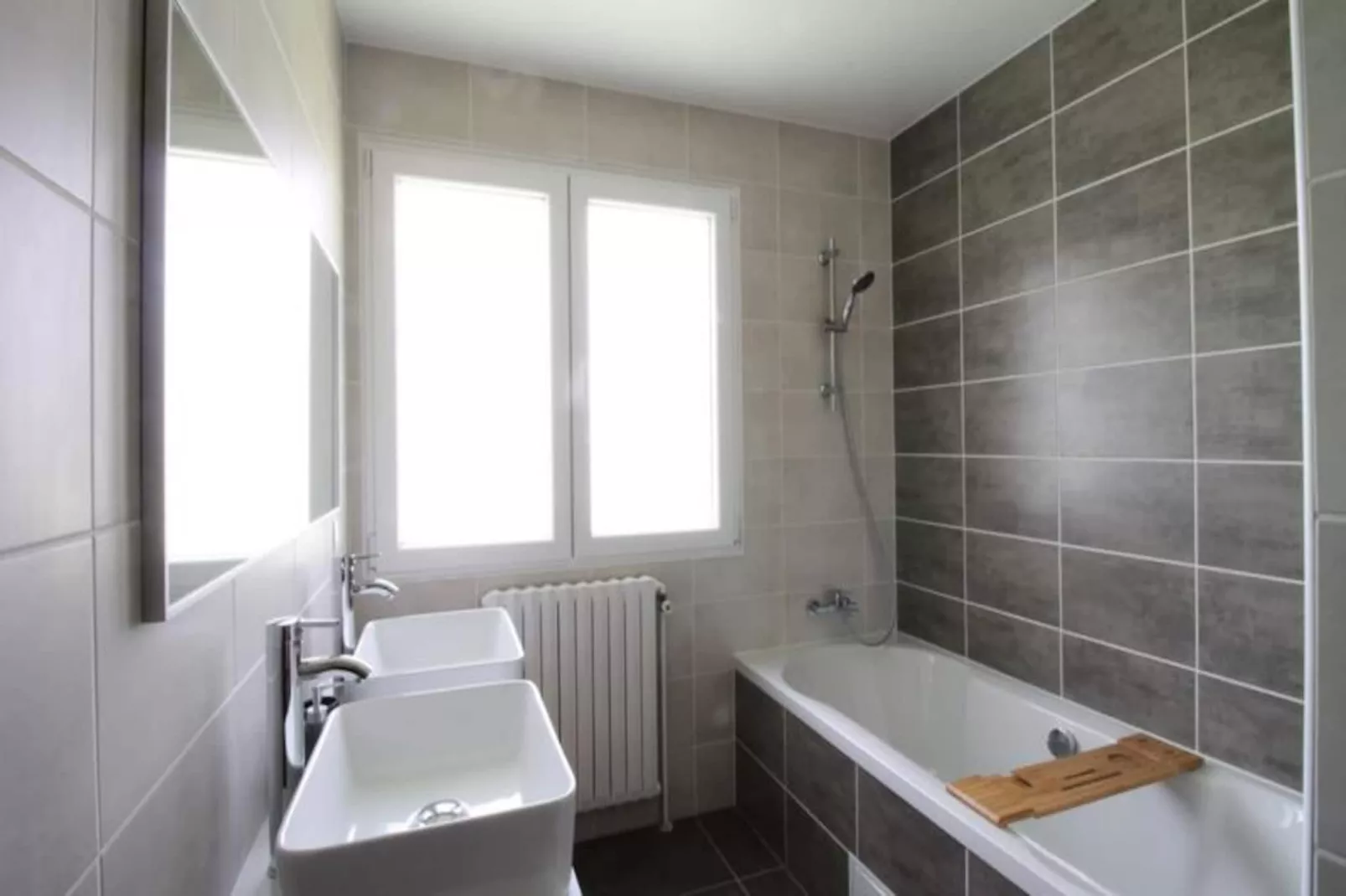 Confortable Chalet - Vue Sur Le Lac D&rsquo;aiguebelette-Image-tags.