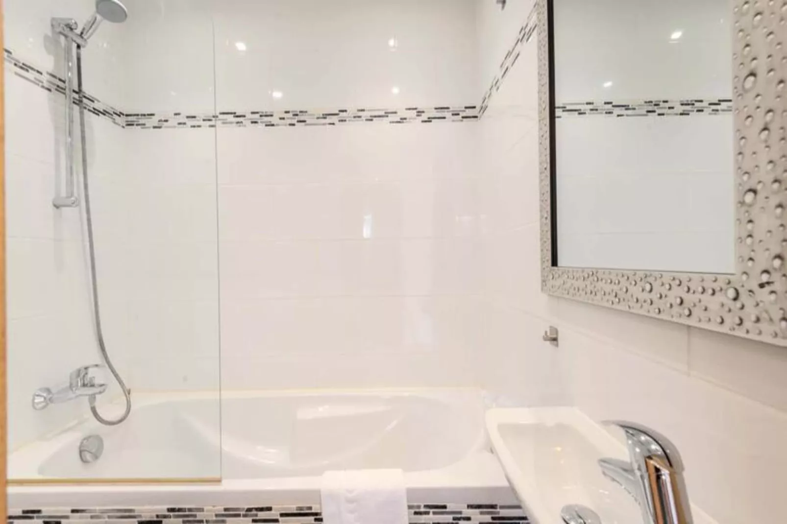 Résidence Le Nantaux-Badkamer