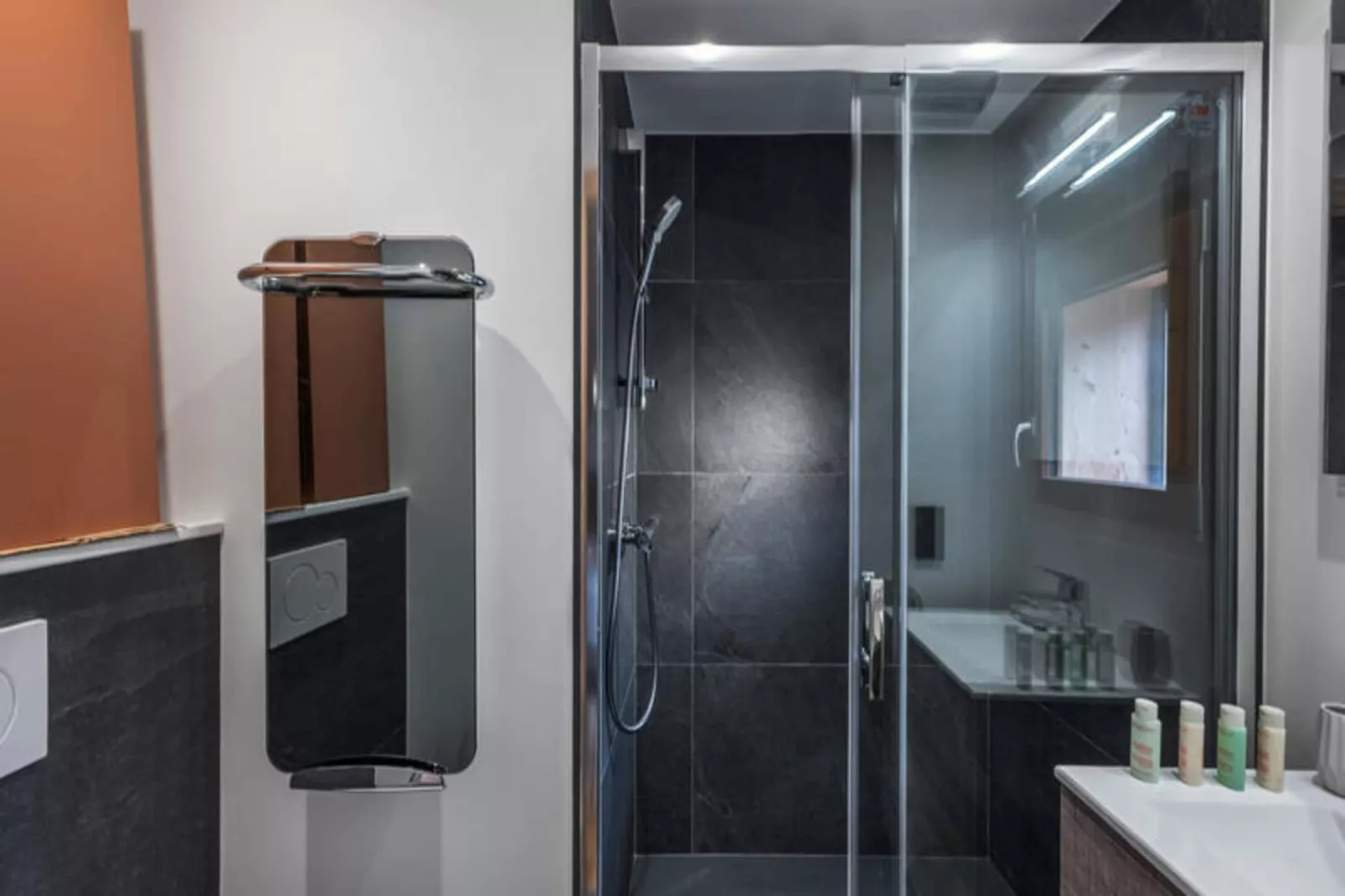 Résidence Claire De Lune 2-Badkamer