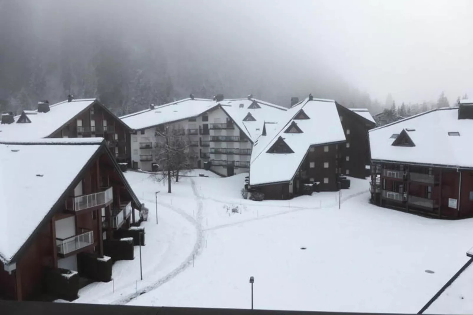 Résidence L'enclave-Buitenkant zomer