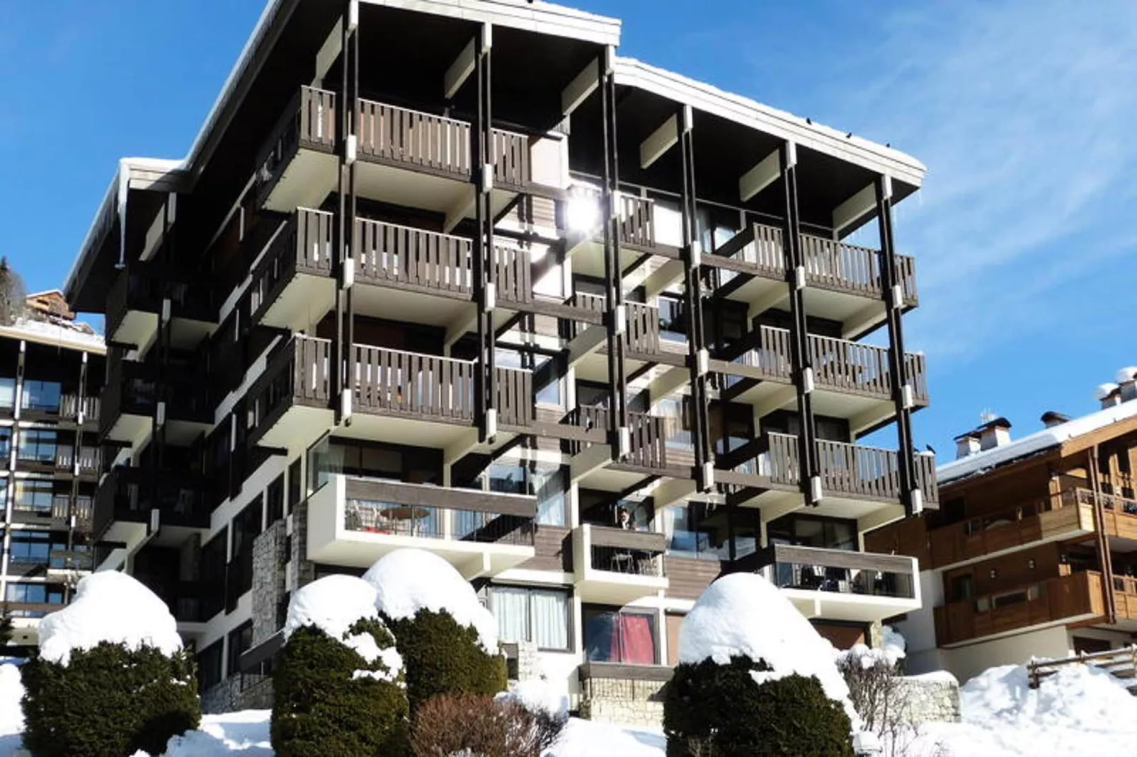 Résidence Bison-Buitenkant zomer