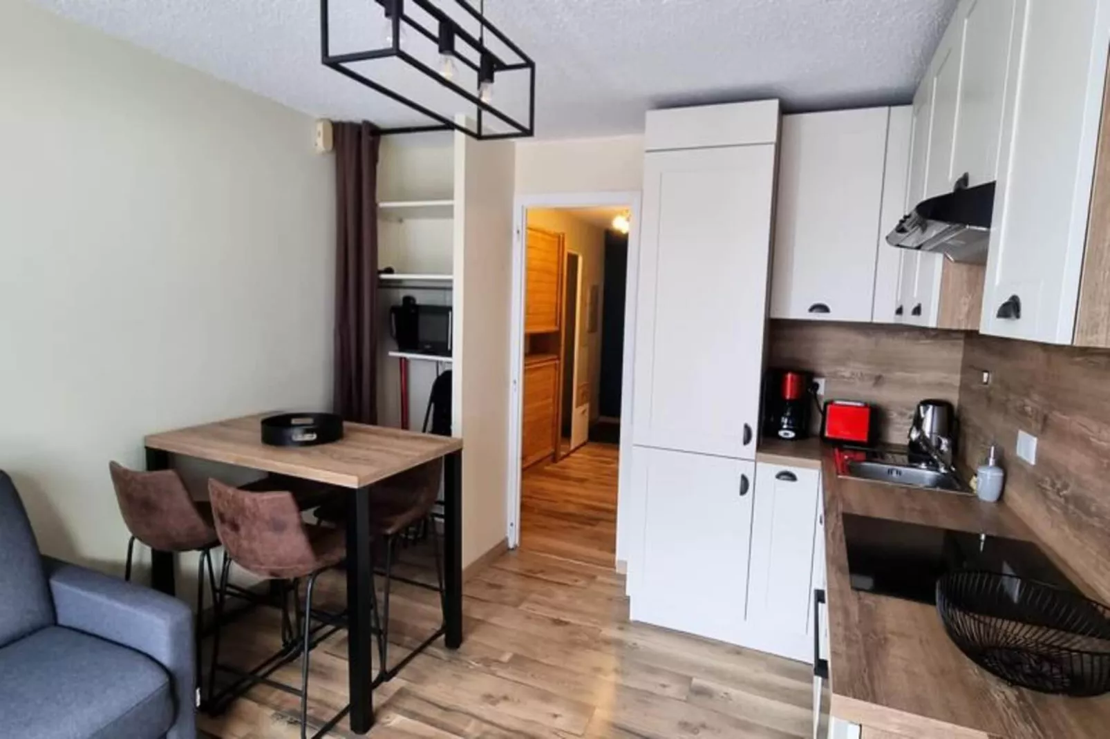 Résidence Les Perthuis-Buitenkant zomer