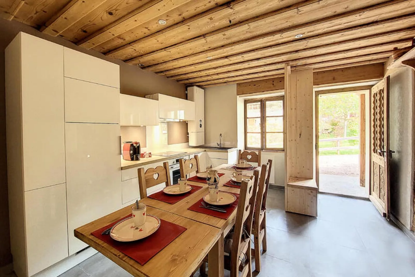 Appartements à Saint Jean d'Aulps-Eetkamer