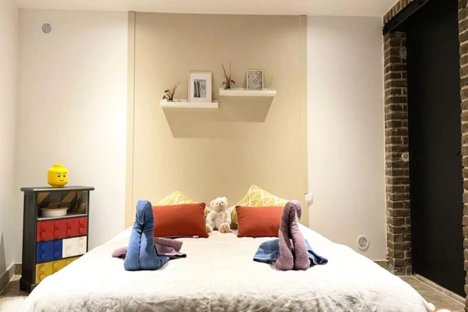 🚂 The Central Station - Parking - 50m Gare-Image-tags.