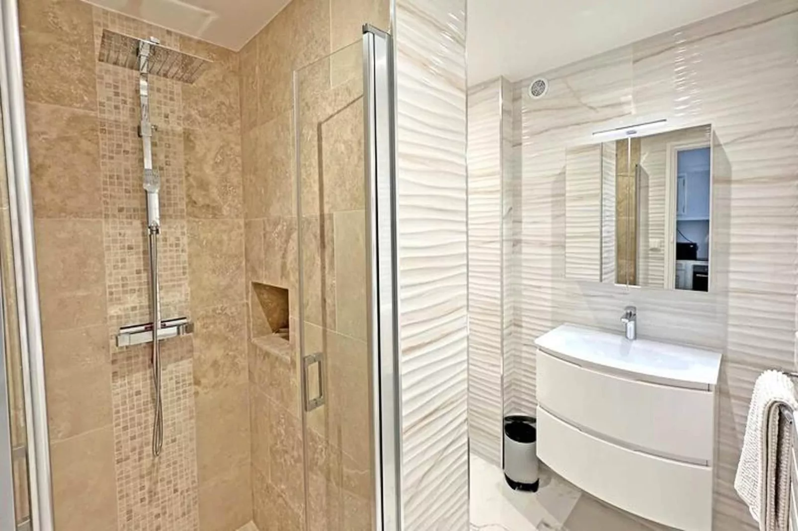 Résidence Le Neptune-Badkamer