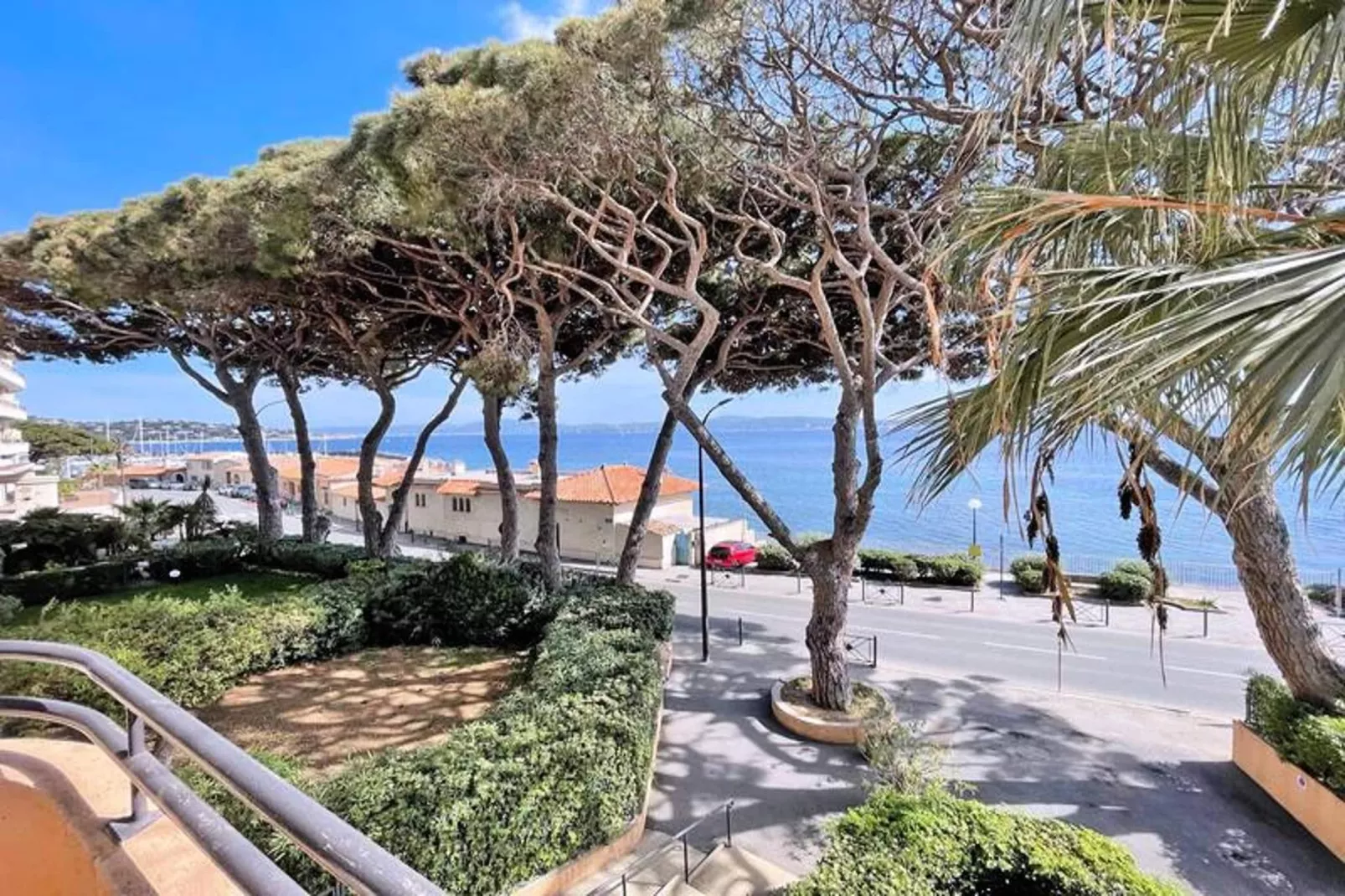 Résidence Villa Maxime-Uitzicht zomer