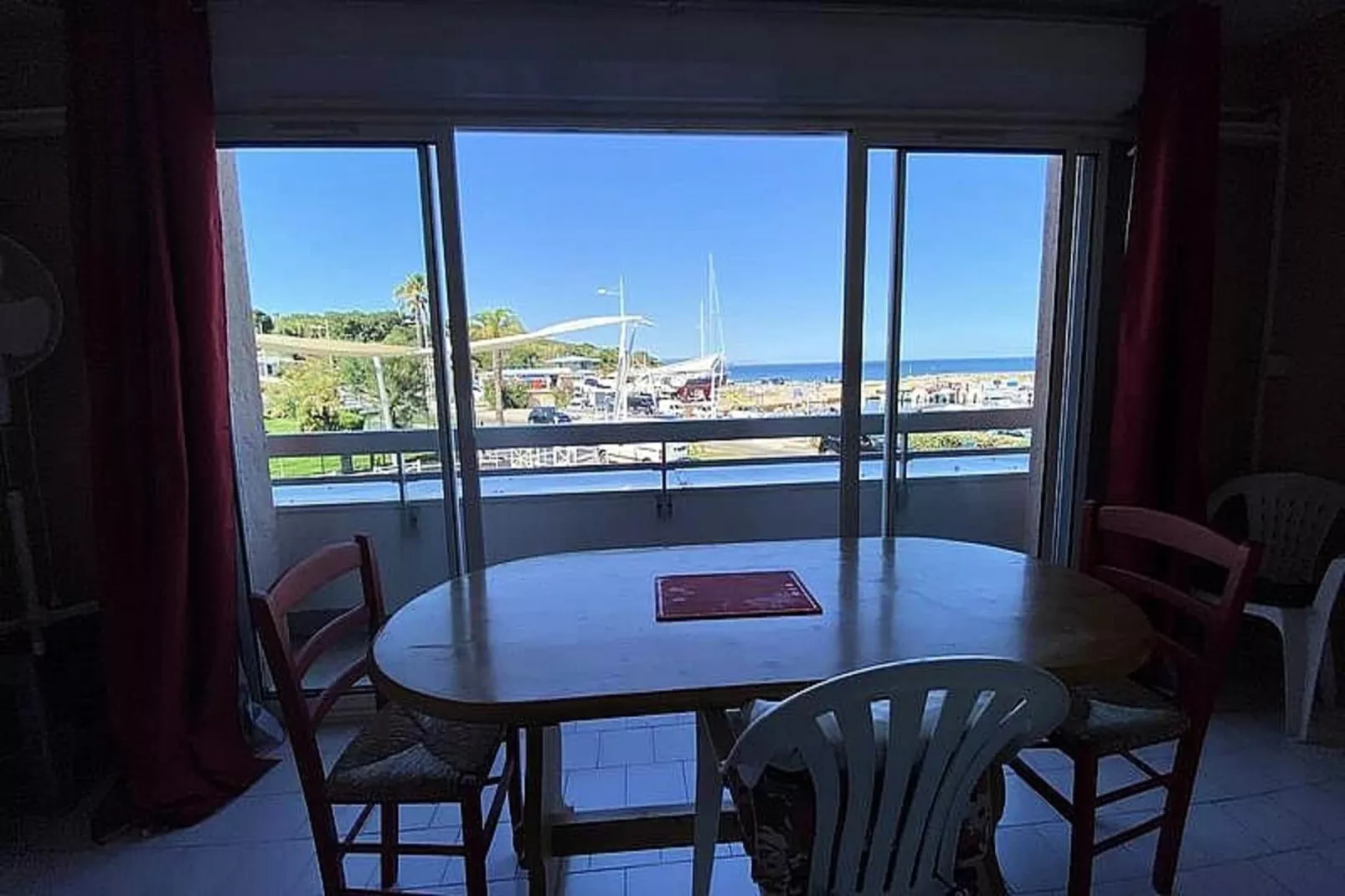 Résidence Port Helena Coudouliere-Eetkamer