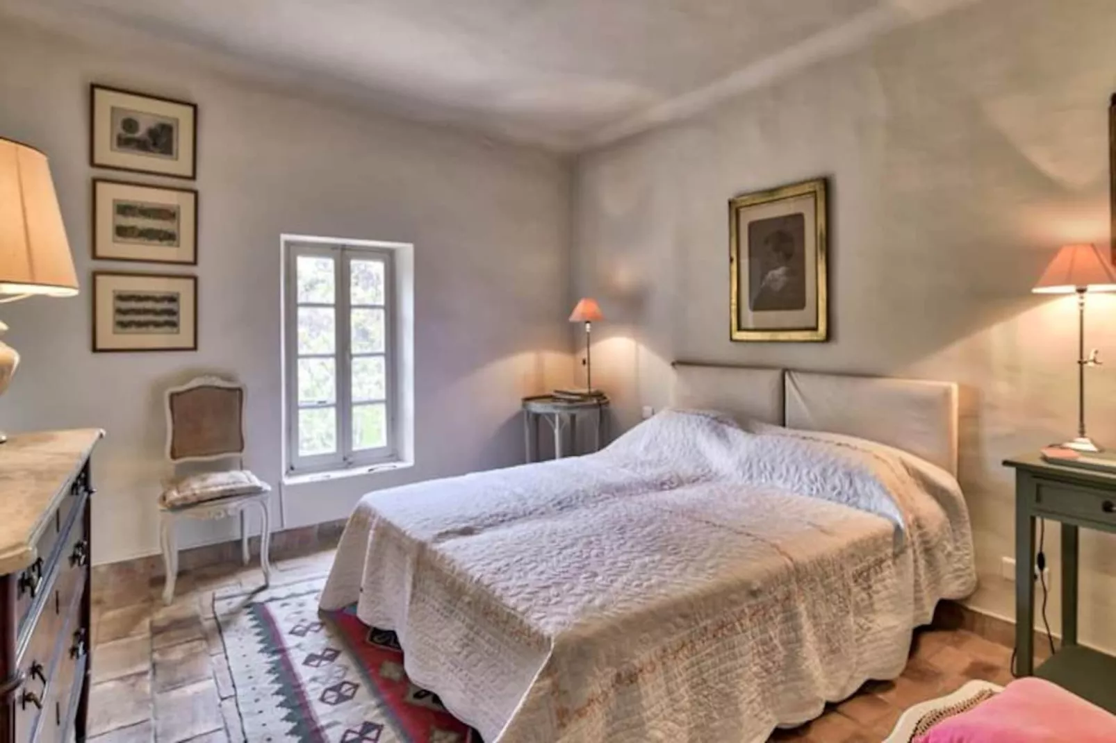 "le Mas Des Oliviers: Esprit Proven&ccedil;al Authentique"-Image-tags.