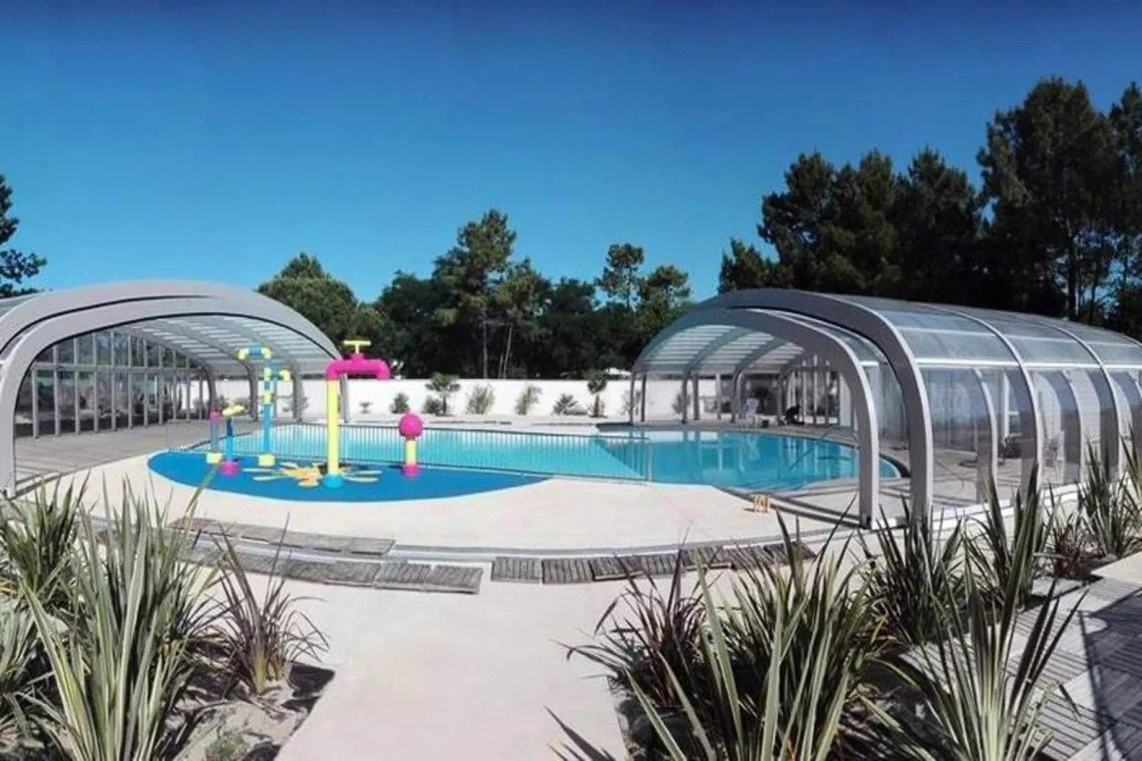 Mobil-home 6 pers. avec accès piscine et complexe aquatique-Buitenkant zomer