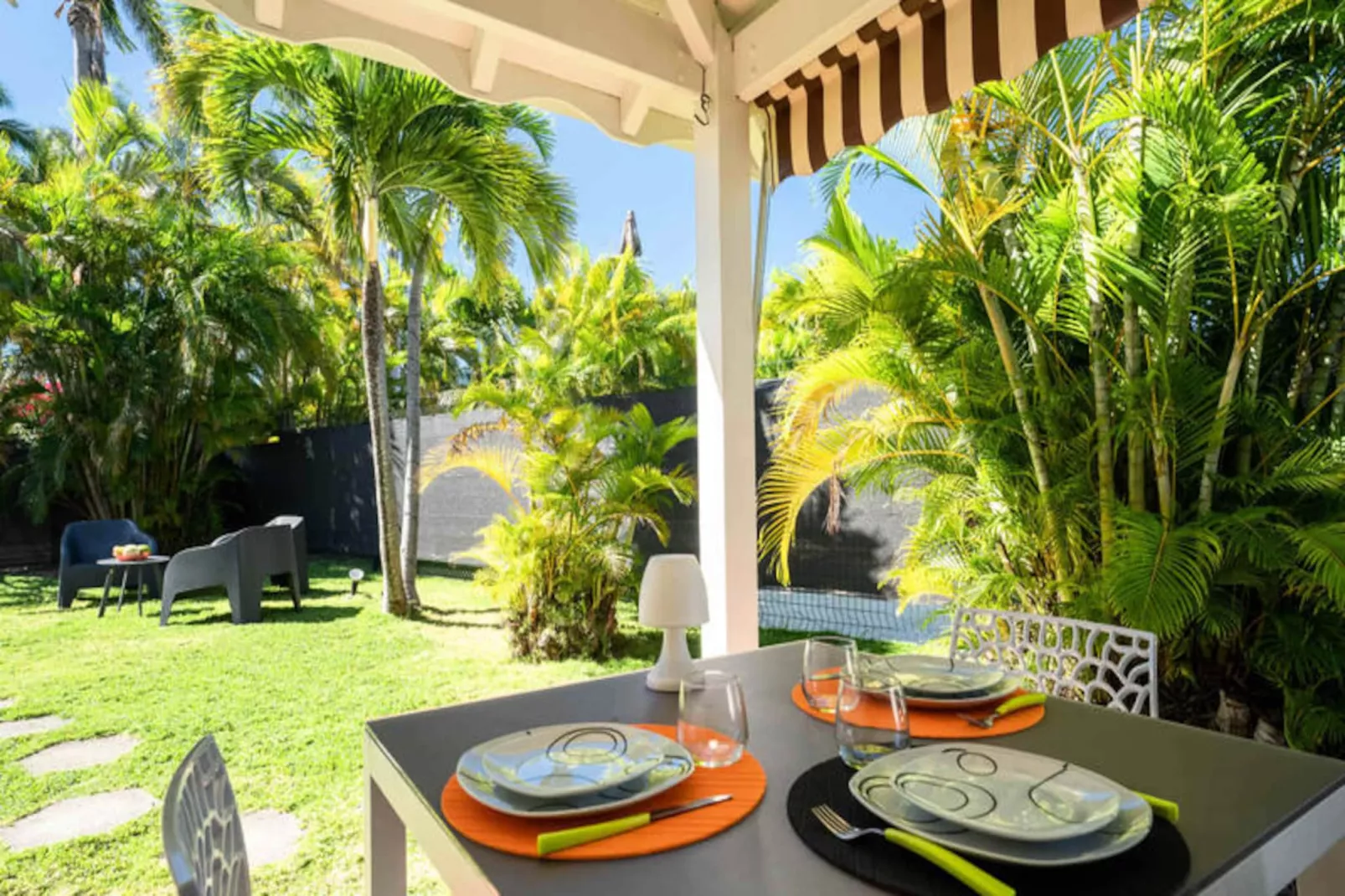 Bungalow Monarque-Image-tags.