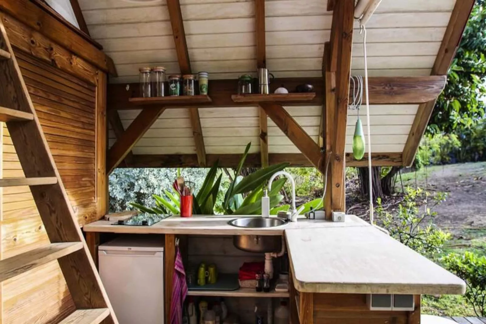 Villa Tiki-Image-tags.