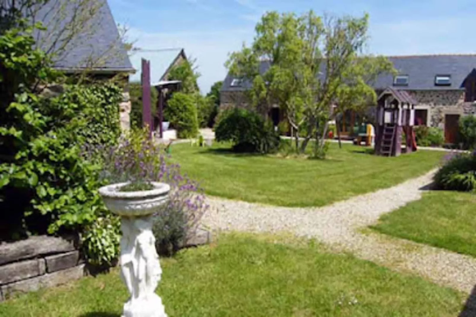 Résidence Regates-Buitenkant zomer