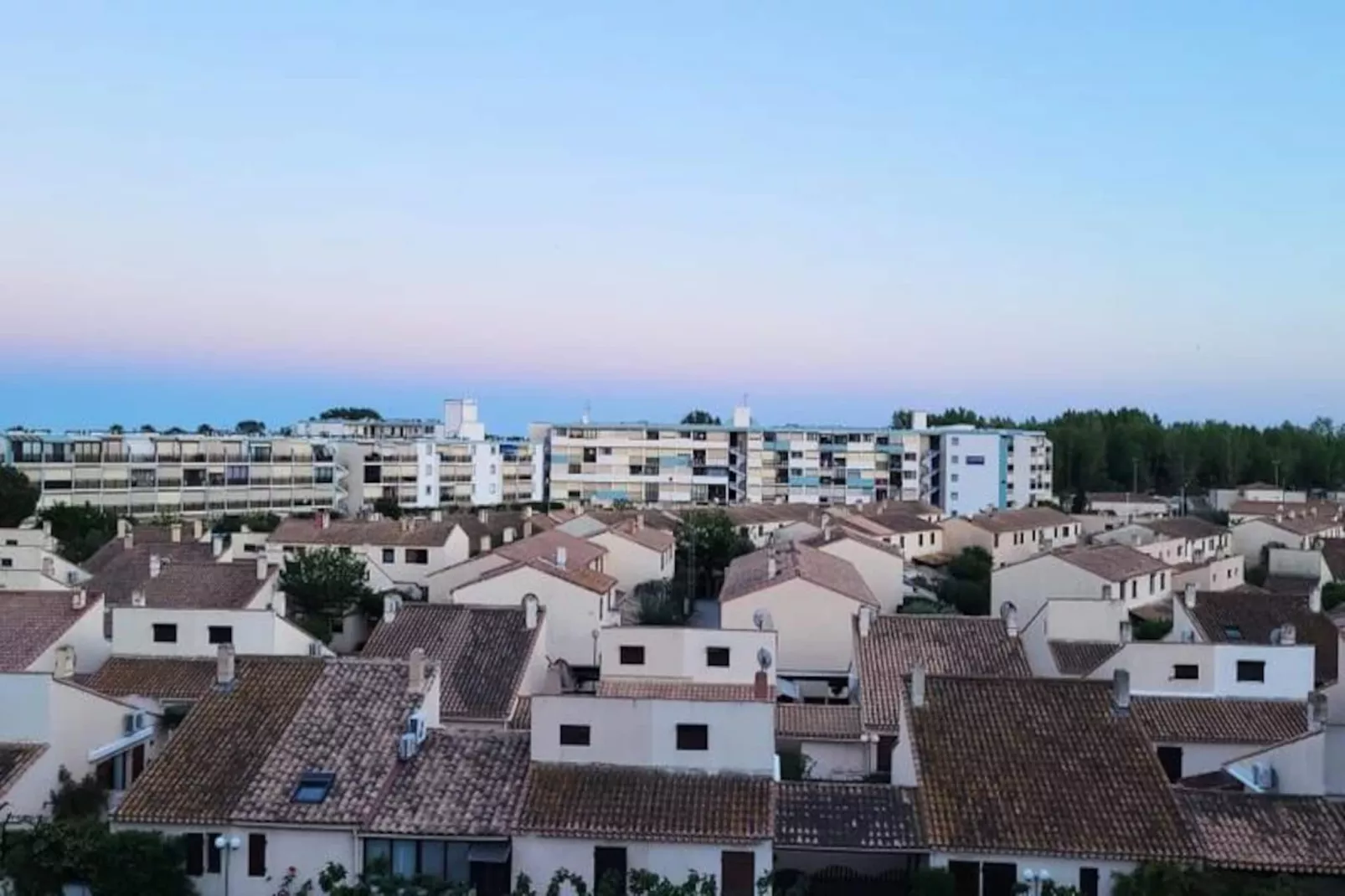 Résidence Petit Boudha Climatis&eacute; Mezzanine R&eacute;nov&eacute;  Parking 400m Plage ,50m Commerces-Image-tags.