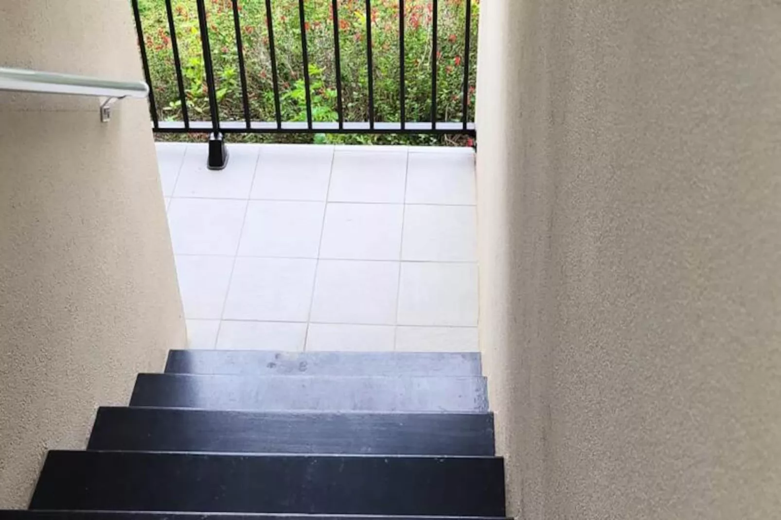 Résidence Un Jardin Proche De La Plage Et Commerces-Image-tags.