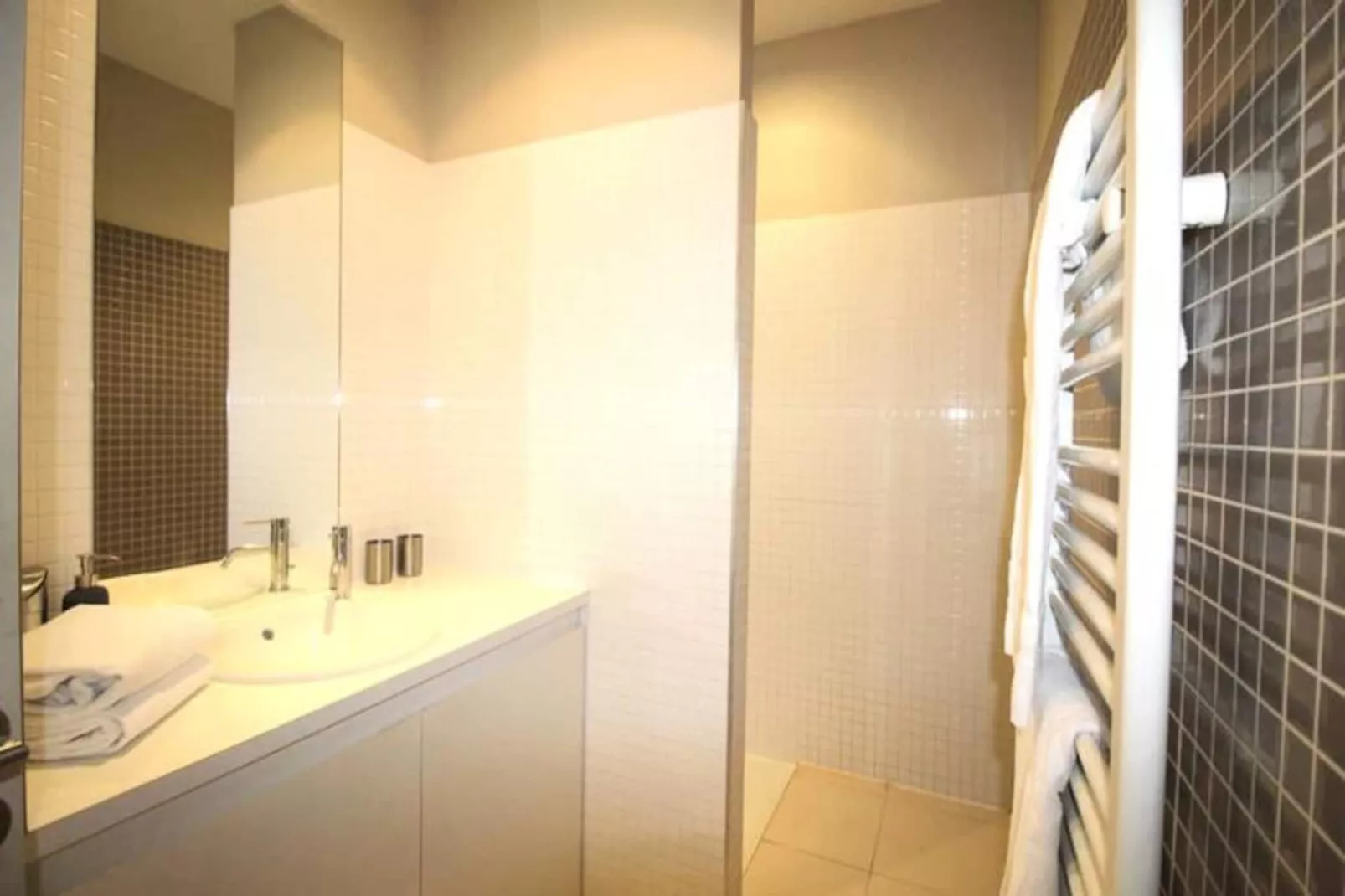 Splendide T3 De Standing, Face Au Jardin Public Pour 4 Personnes Et Enti&egrave;re-Image-tags.