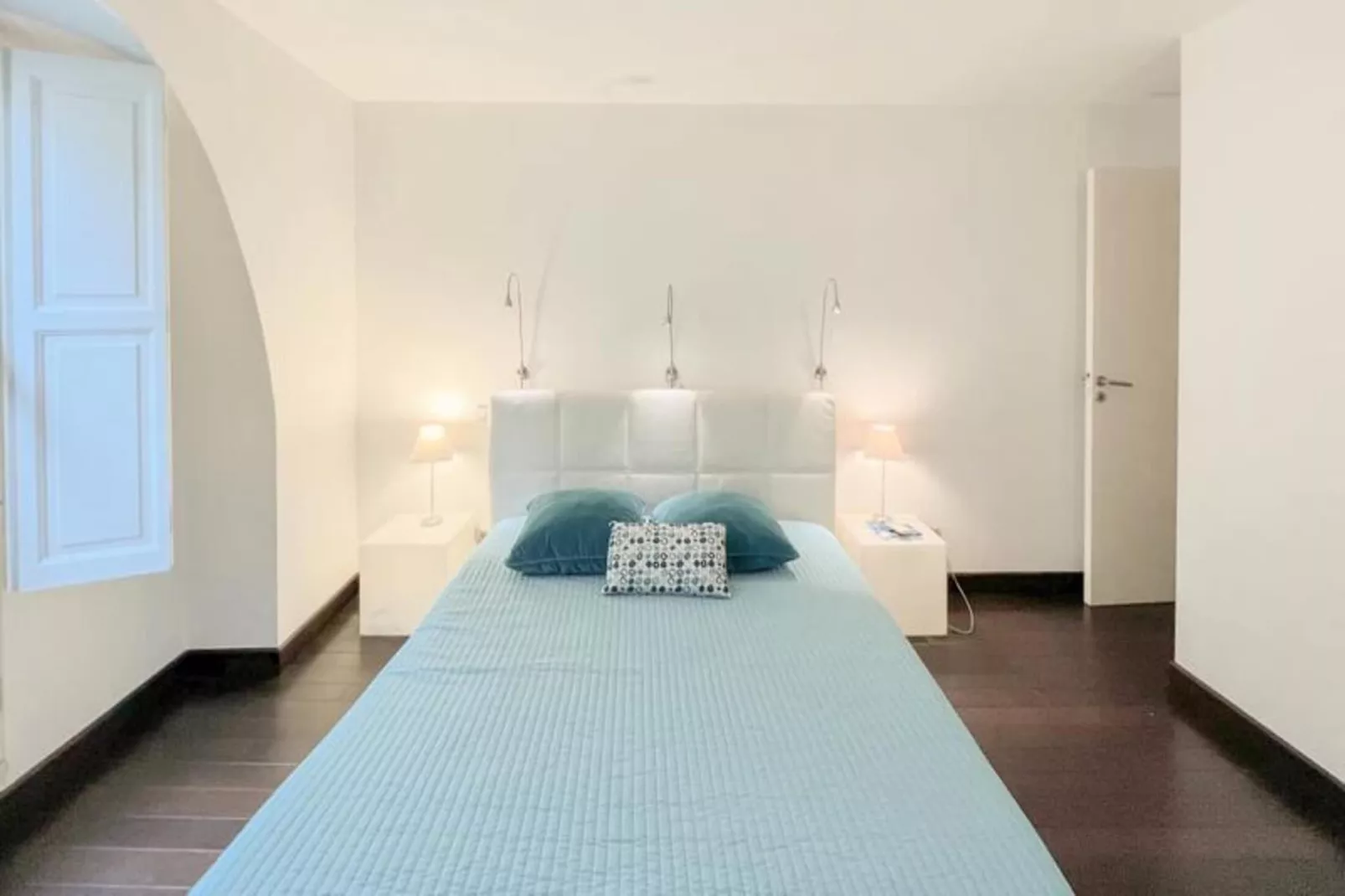 Appartement De Haut Standing Authentique Situ&eacute; Au Coeur Du Triangle D'or-Buitenkant zomer