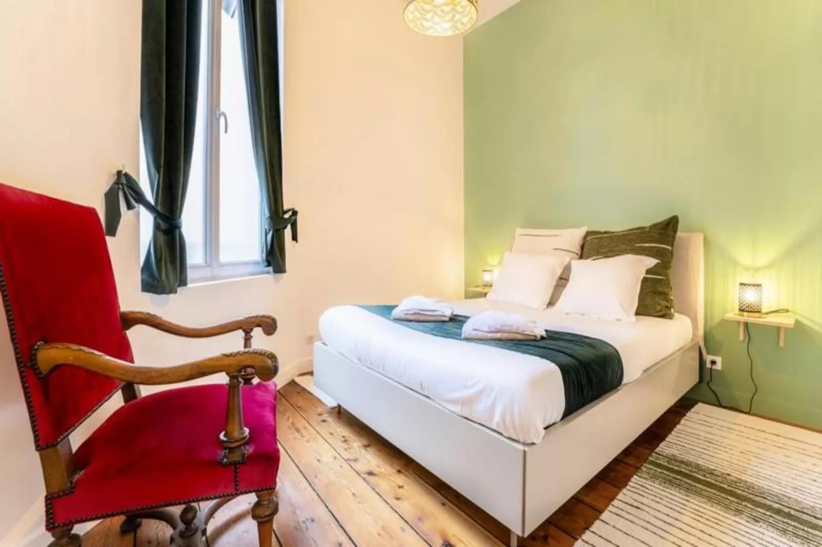 Charmant Et Rayonnant Appartement De 55 M&sup2; Situ&eacute; Dans Le Coeur De Bordeaux-Overloop