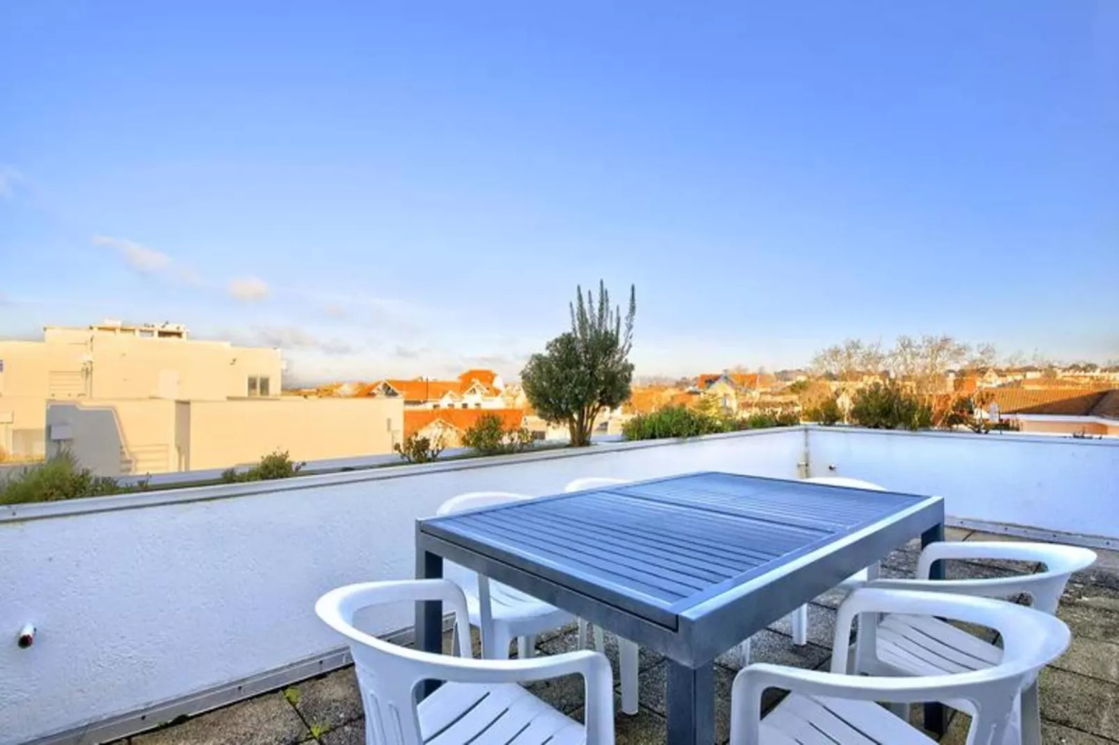 Résidence Les Perlières-Buitenkant zomer