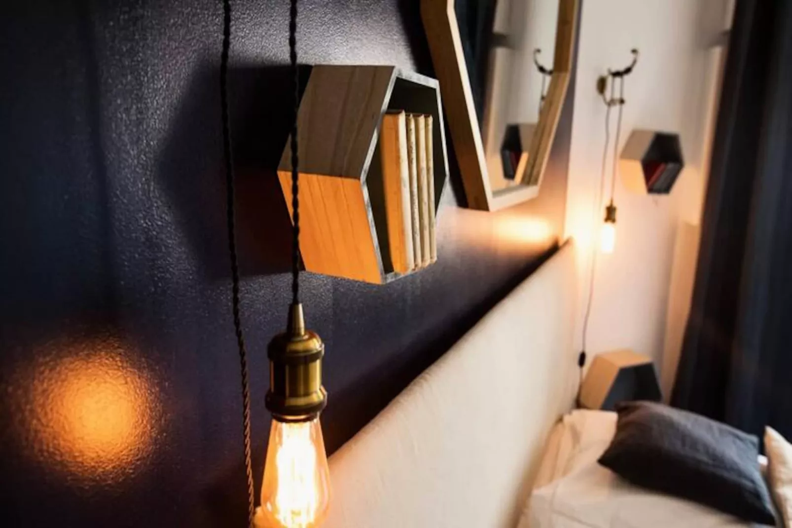 Les Toits De L'argenterie-Image-tags.