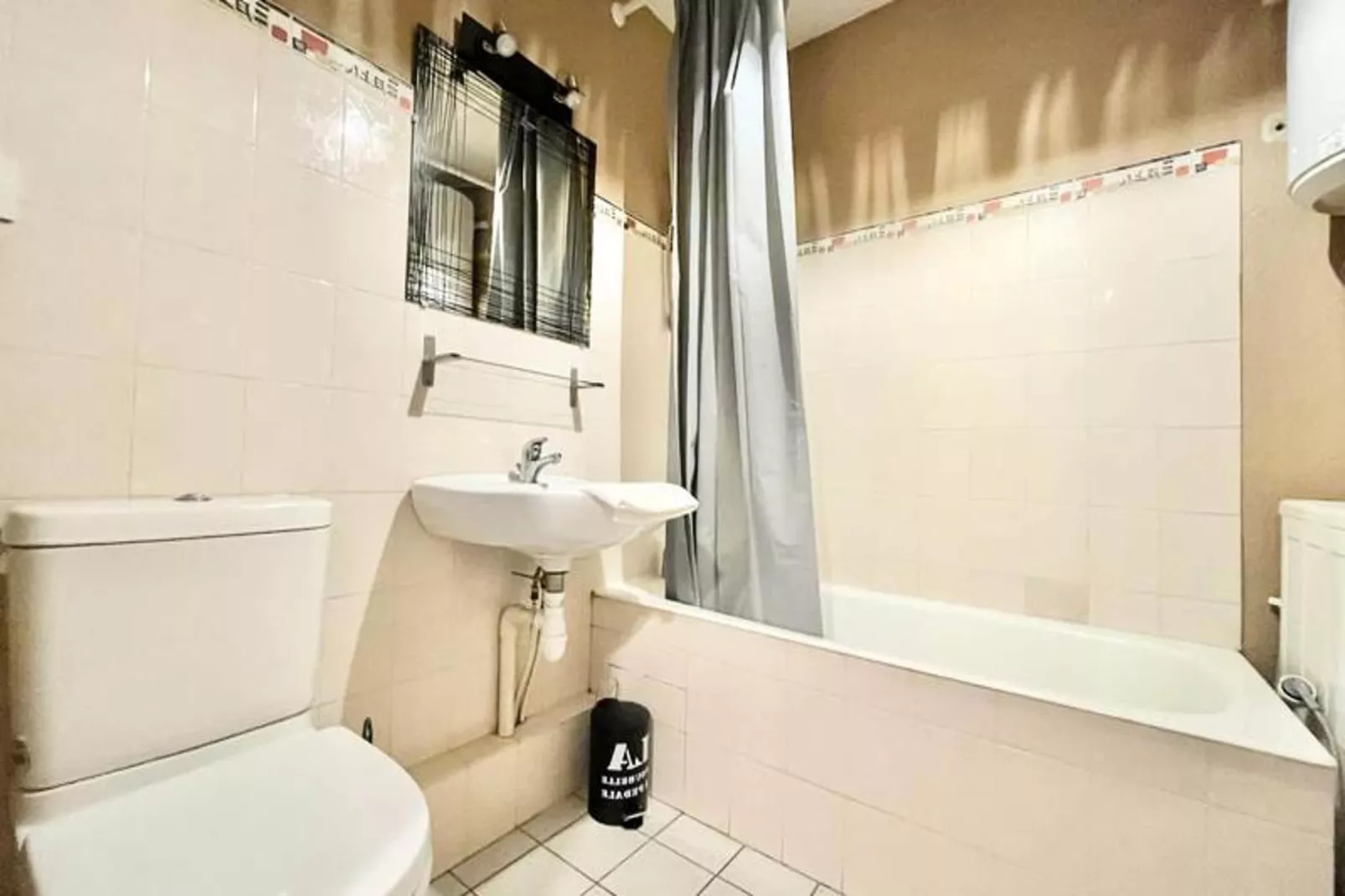 | Le F&eacute;lix 🌞 | Proche Gem, Gare | Tout &eacute;quip&eacute;-Badkamer